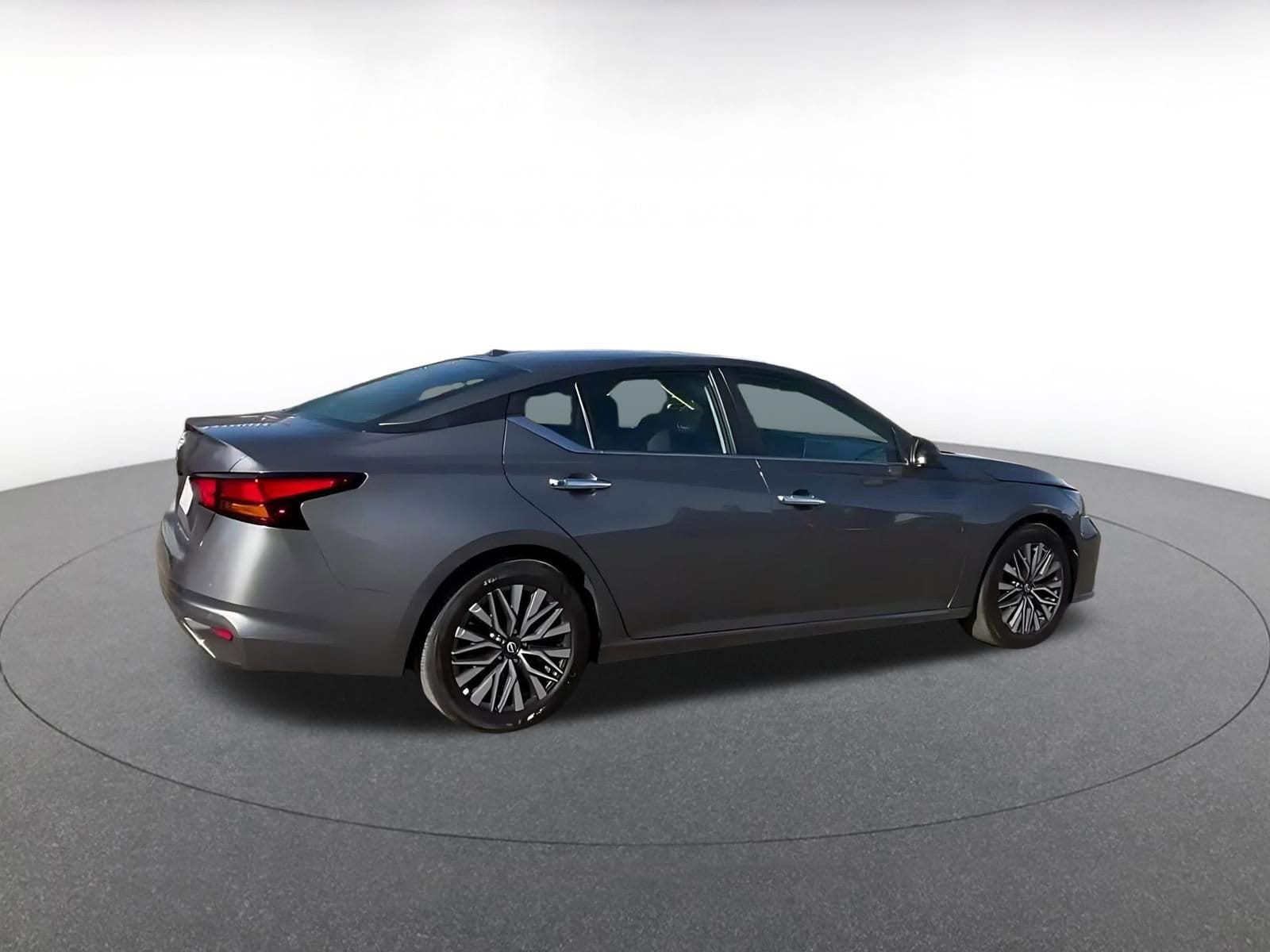 Thumbnail: 2025 Nissan Altima - 12