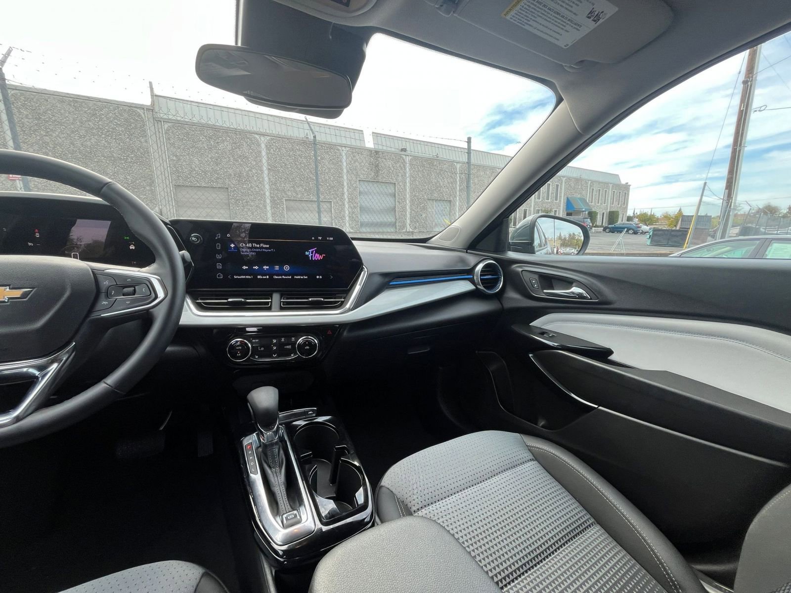 Thumbnail: 2025 Chevrolet Trax - 34