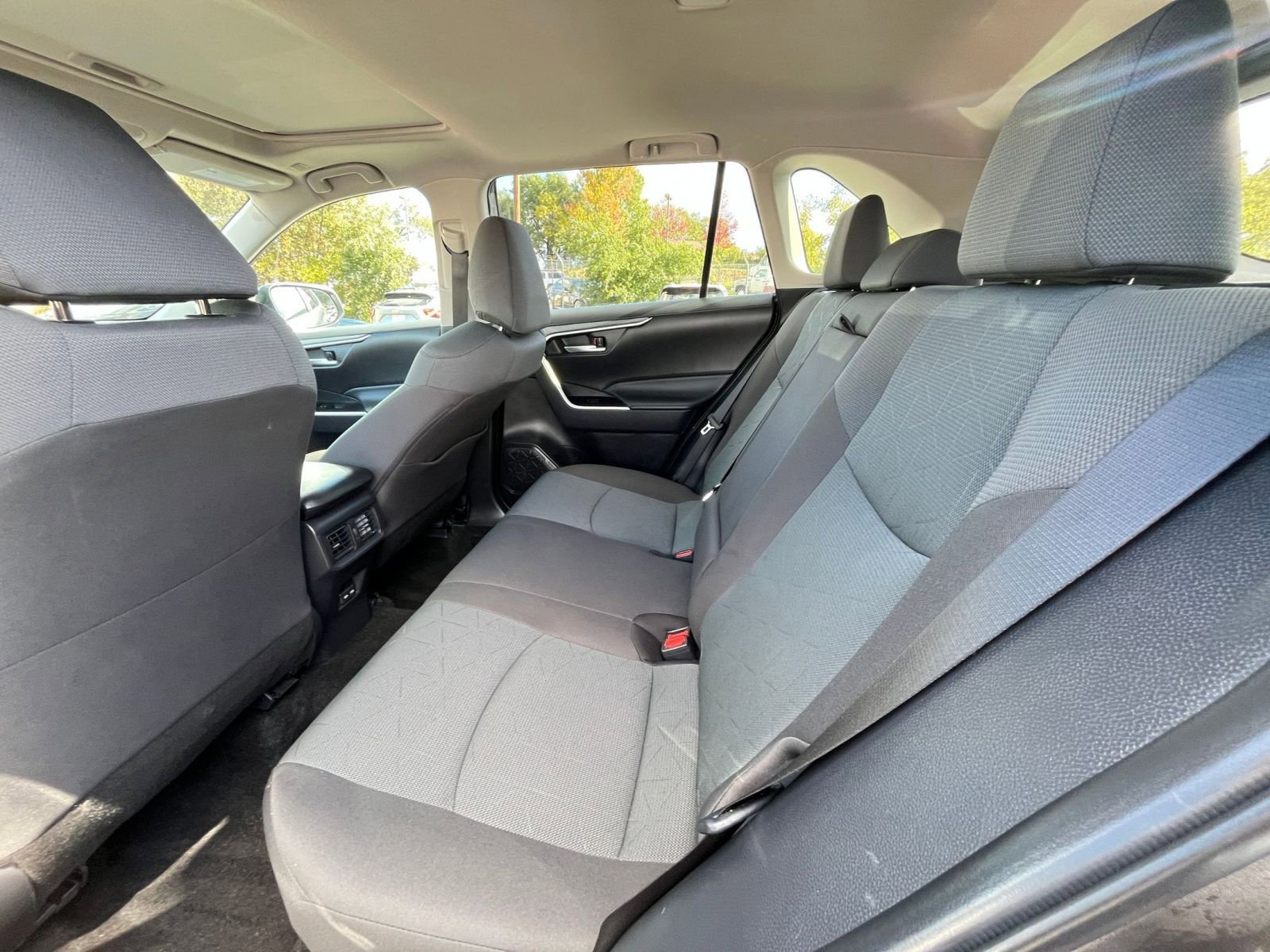 Thumbnail: 2025 Toyota RAV4 - 25