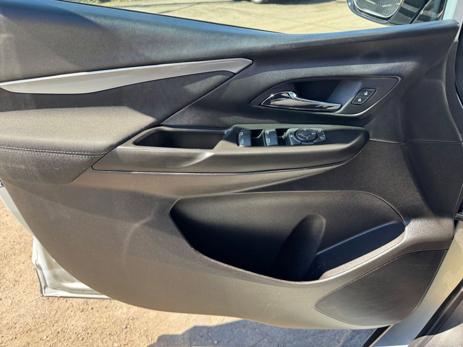 Thumbnail: 2023 Chevrolet Bolt EV - 23
