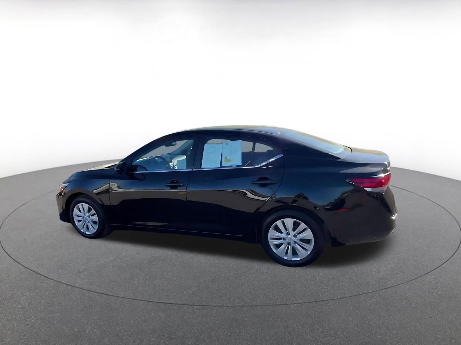 Thumbnail: 2025 Nissan Sentra - 9