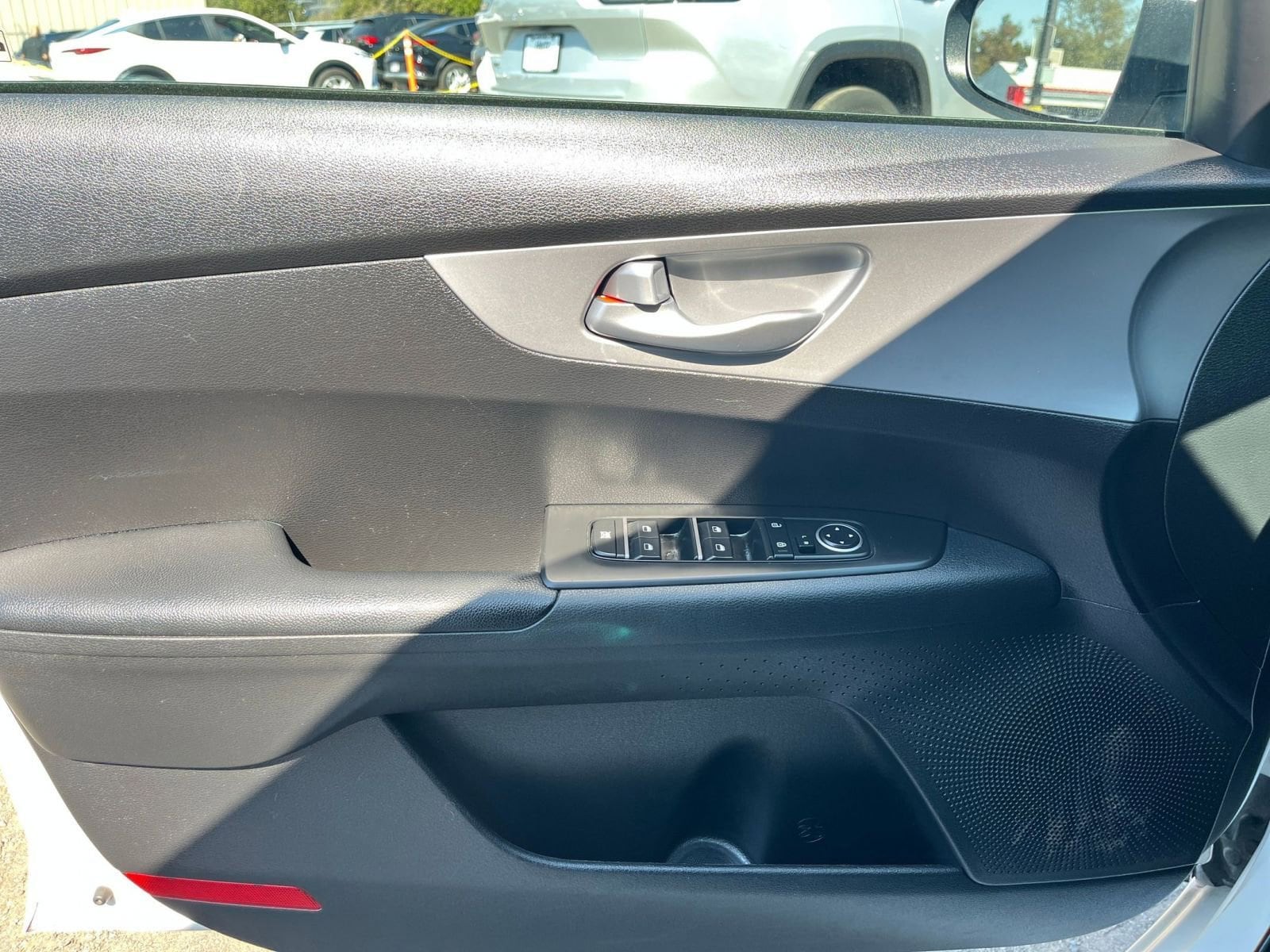 Thumbnail: 2023 Kia Forte - 20