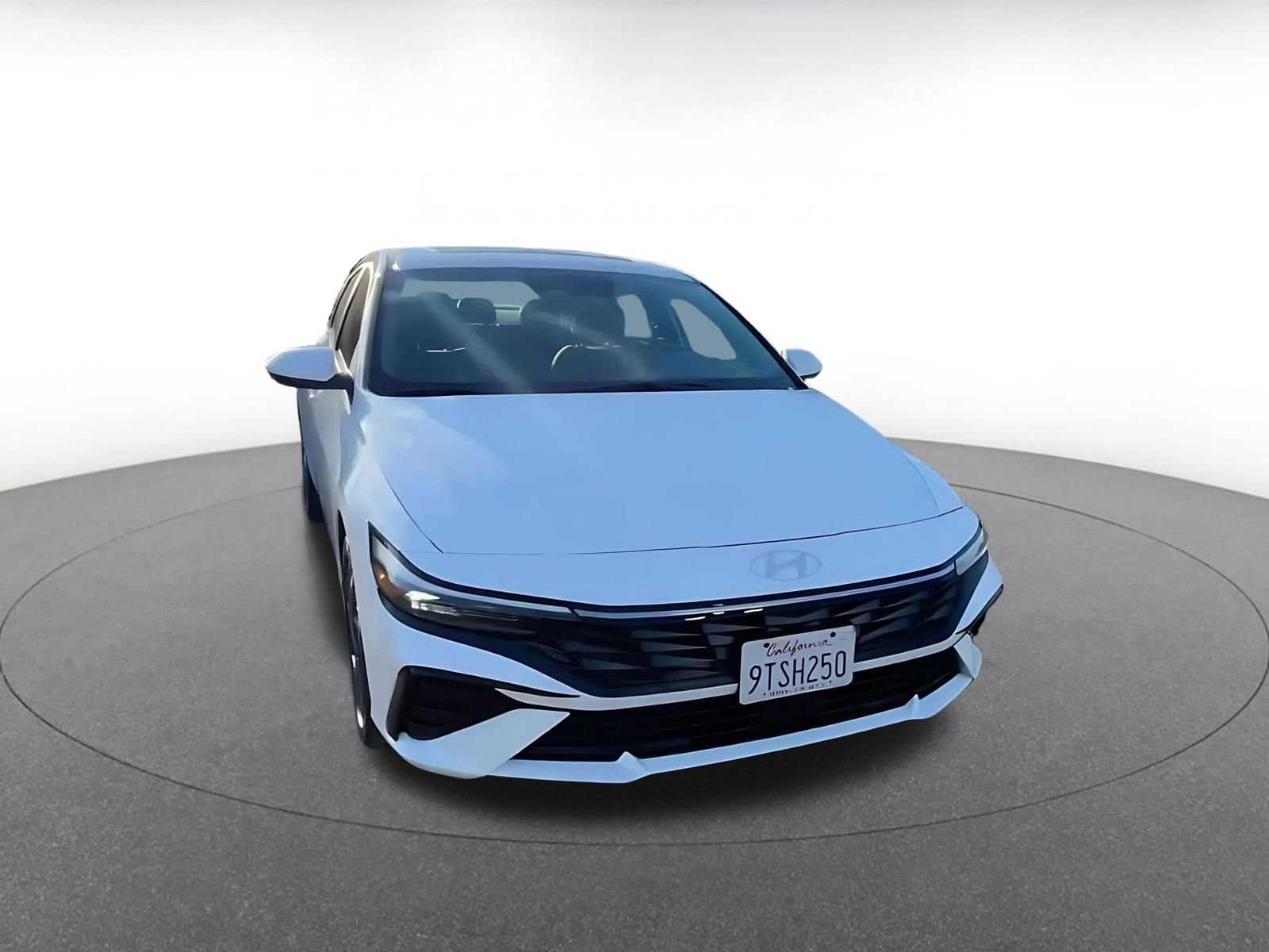 Thumbnail: 2025 Hyundai Elantra - 3