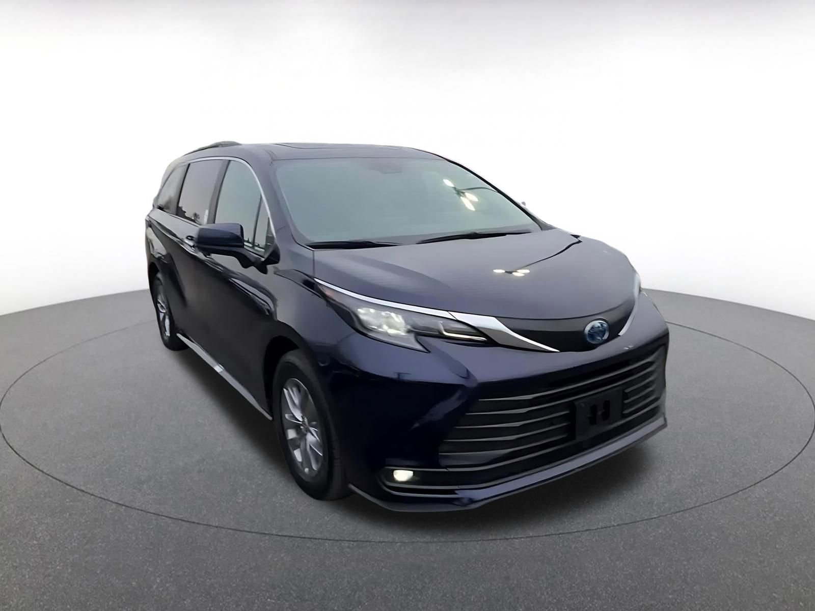 Thumbnail: 2025 Toyota Sienna - 3