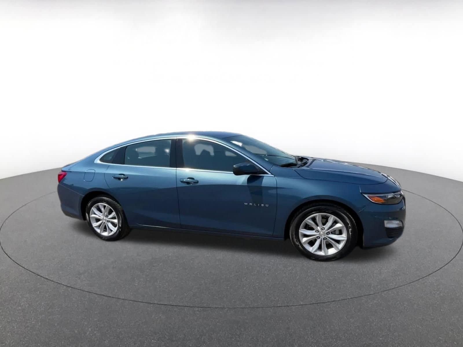 Thumbnail: 2024 Chevrolet Malibu - 2