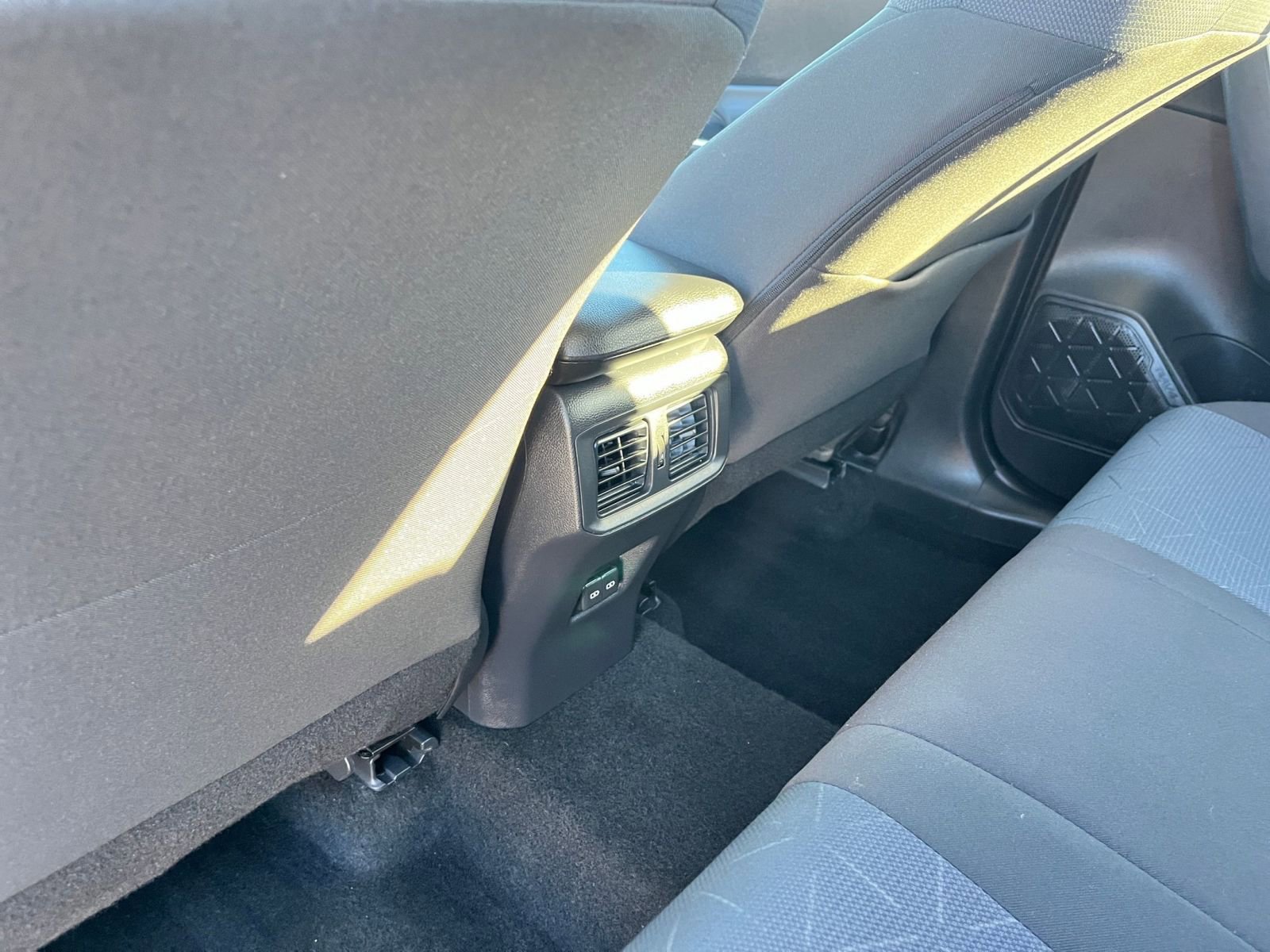 Thumbnail: 2025 Toyota RAV4 - 32