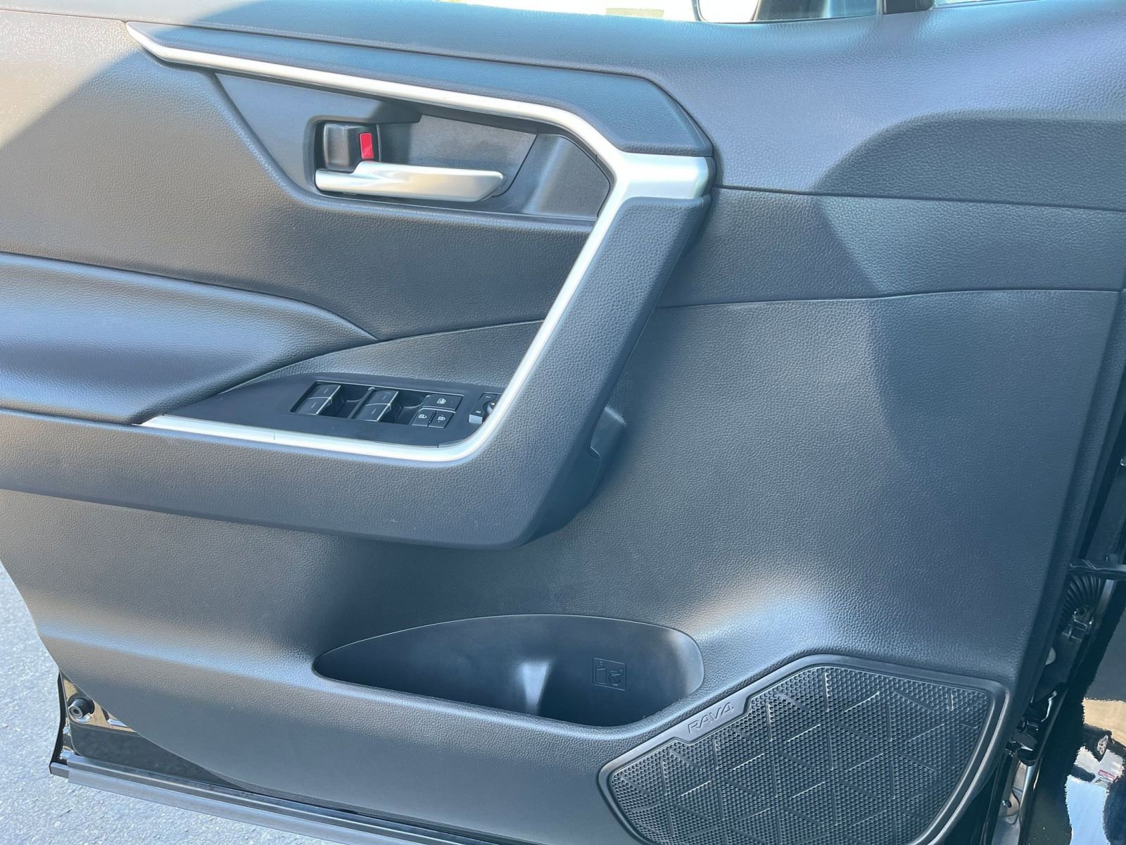 Thumbnail: 2025 Toyota RAV4 - 20