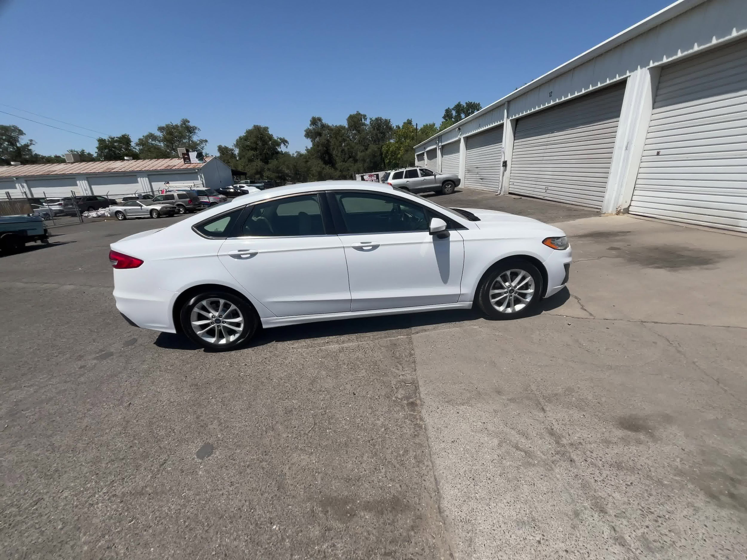 2019 Ford Fusion SE 16