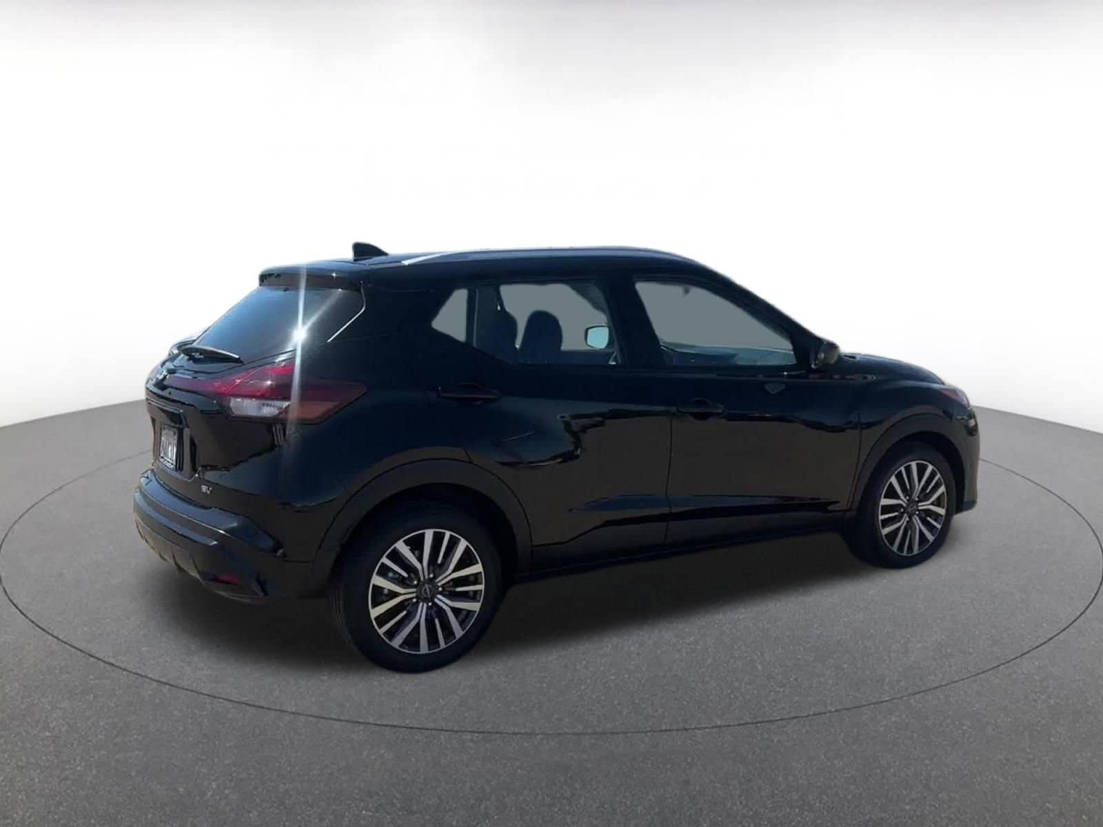 Thumbnail: 2024 Nissan Kicks - 15