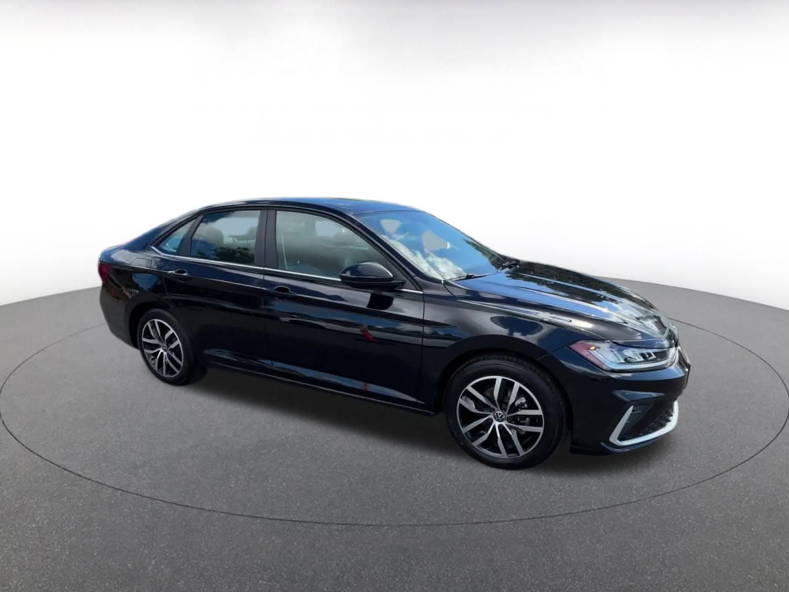 Thumbnail: 2025 Volkswagen Jetta - 2