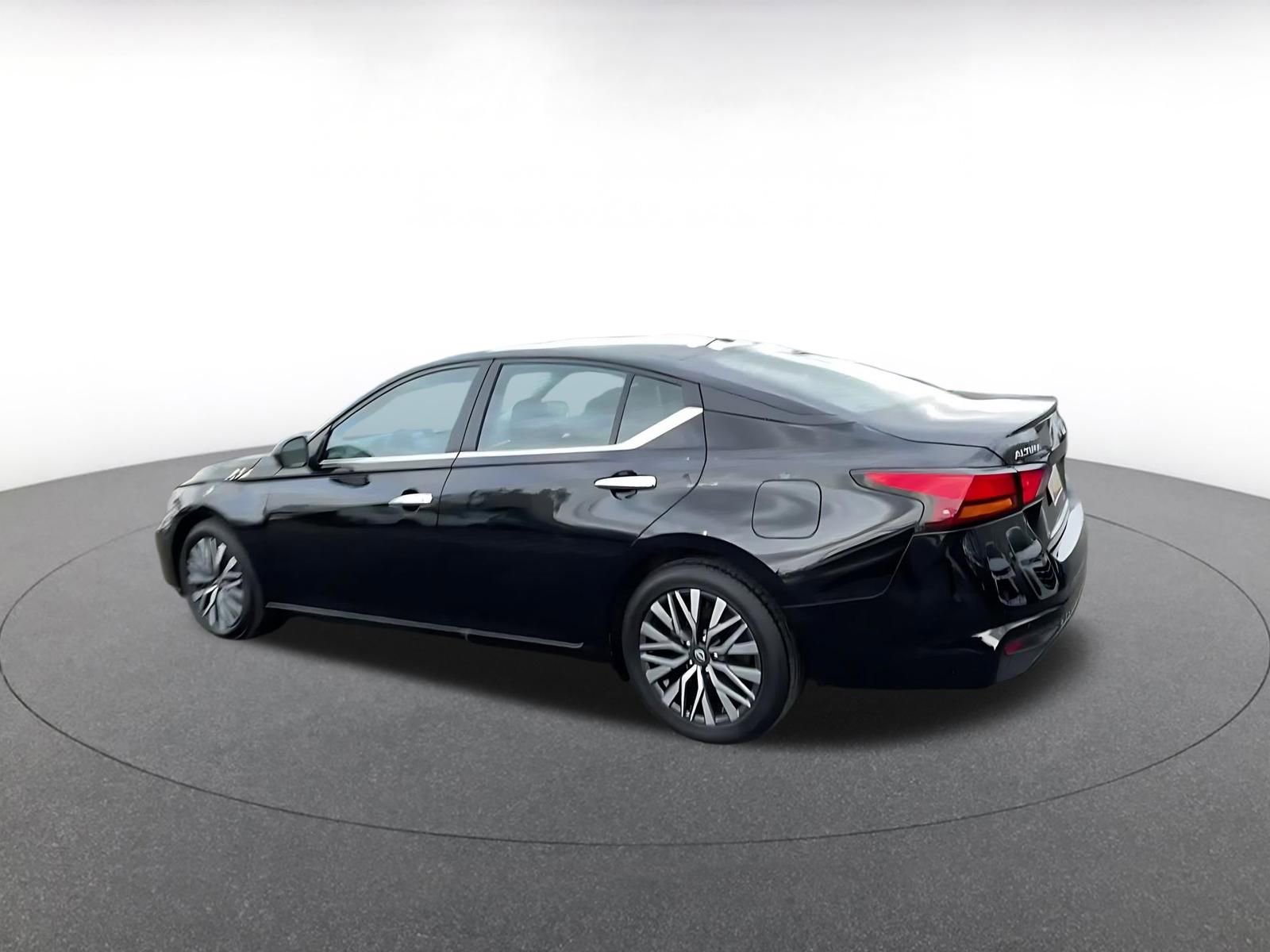 Thumbnail: 2025 Nissan Altima - 10