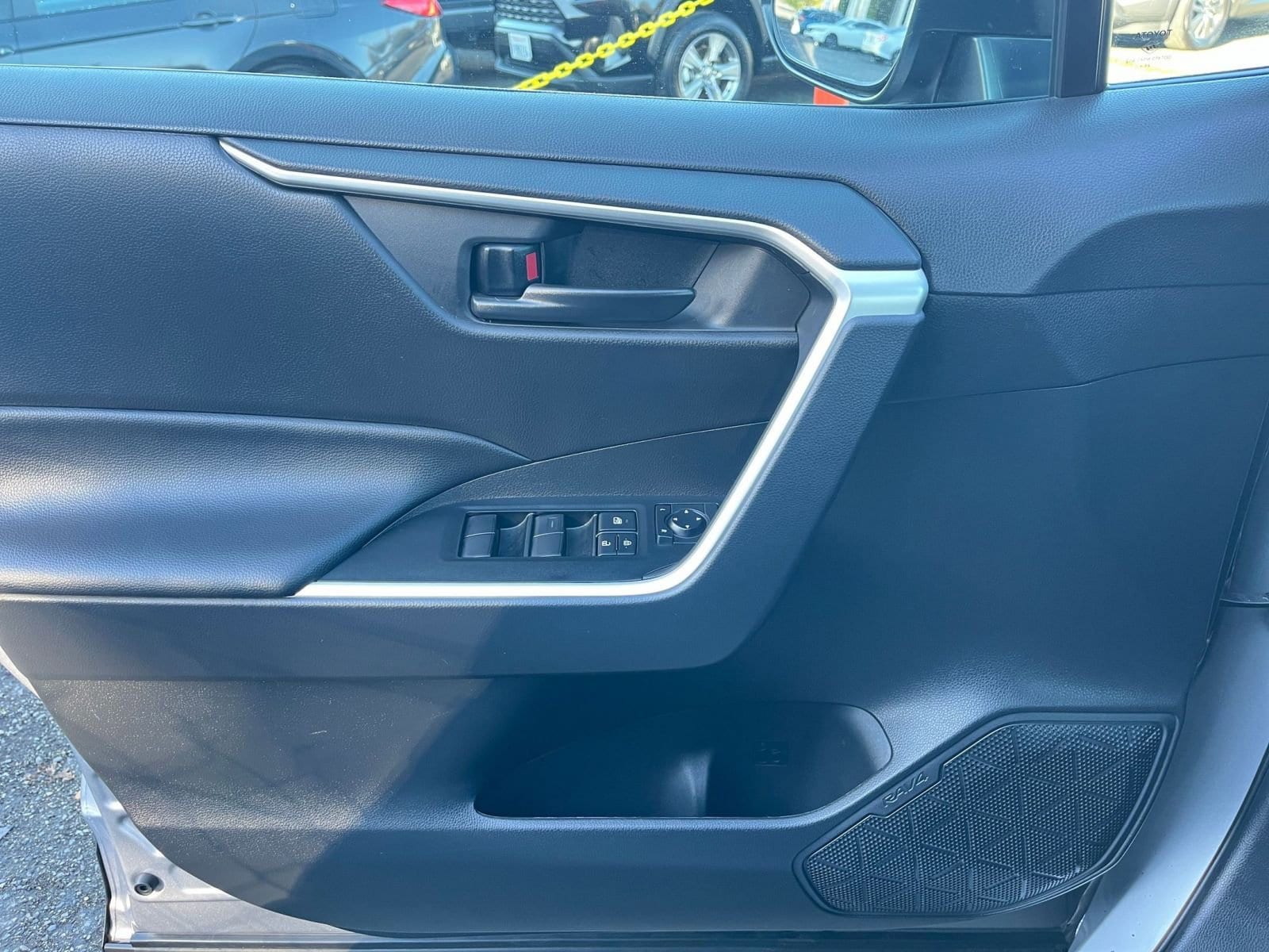 Thumbnail: 2025 Toyota RAV4 - 20