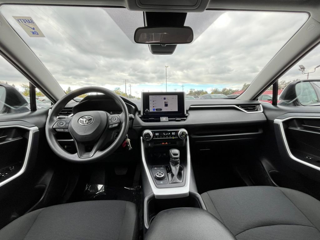 Thumbnail: 2025 Toyota RAV4 - 34