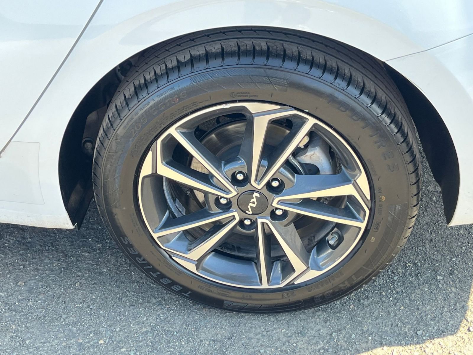 Thumbnail: 2024 Kia Forte - 28