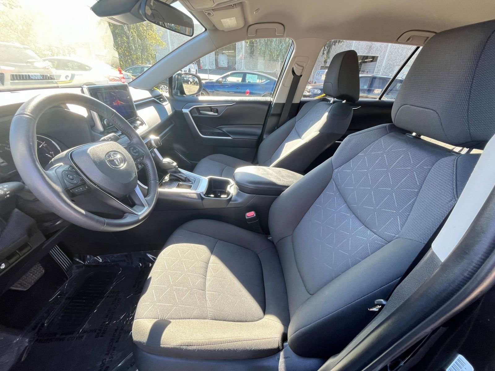 Thumbnail: 2025 Toyota RAV4 - 27