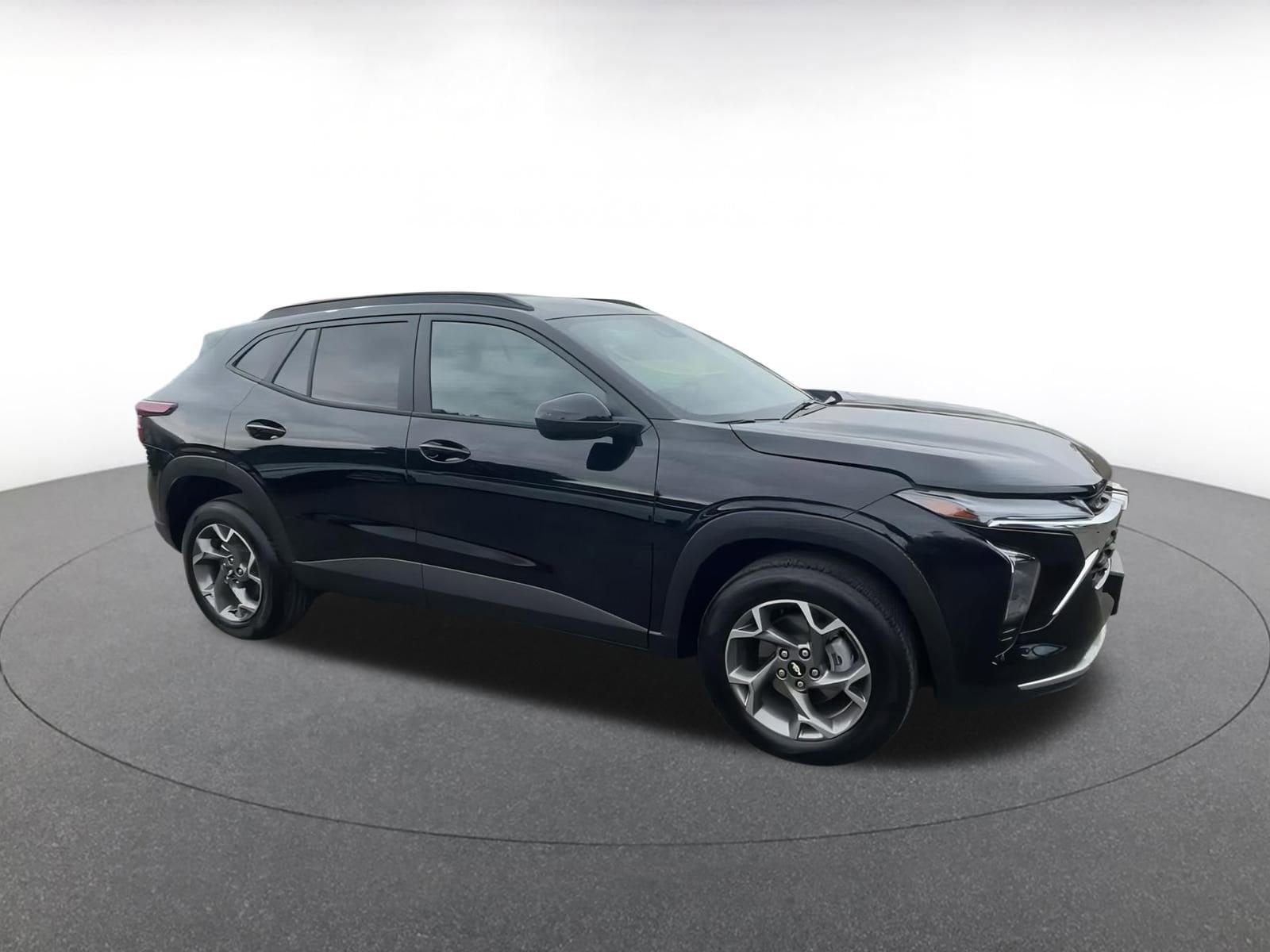 Thumbnail: 2025 Chevrolet Trax - 2