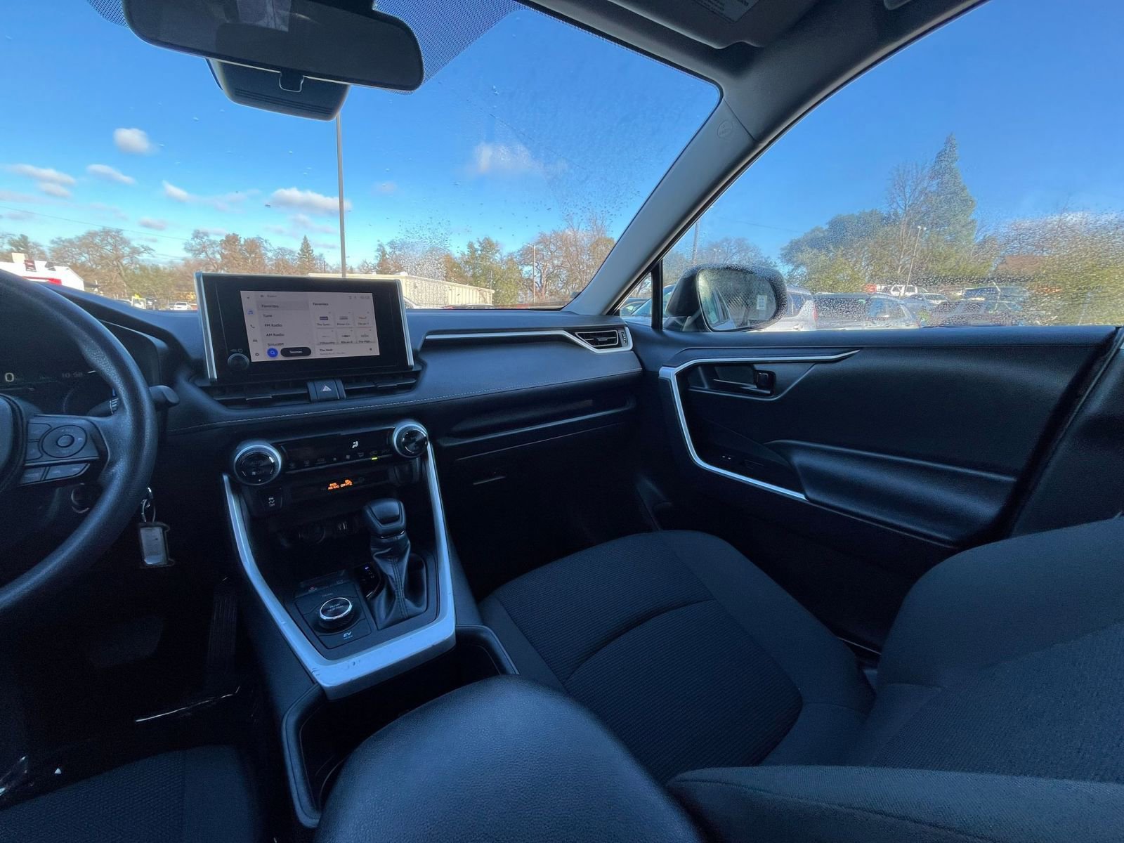 Thumbnail: 2025 Toyota RAV4 - 34