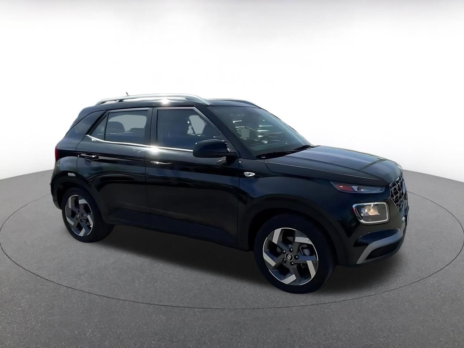 Thumbnail: 2025 Hyundai Venue - 2