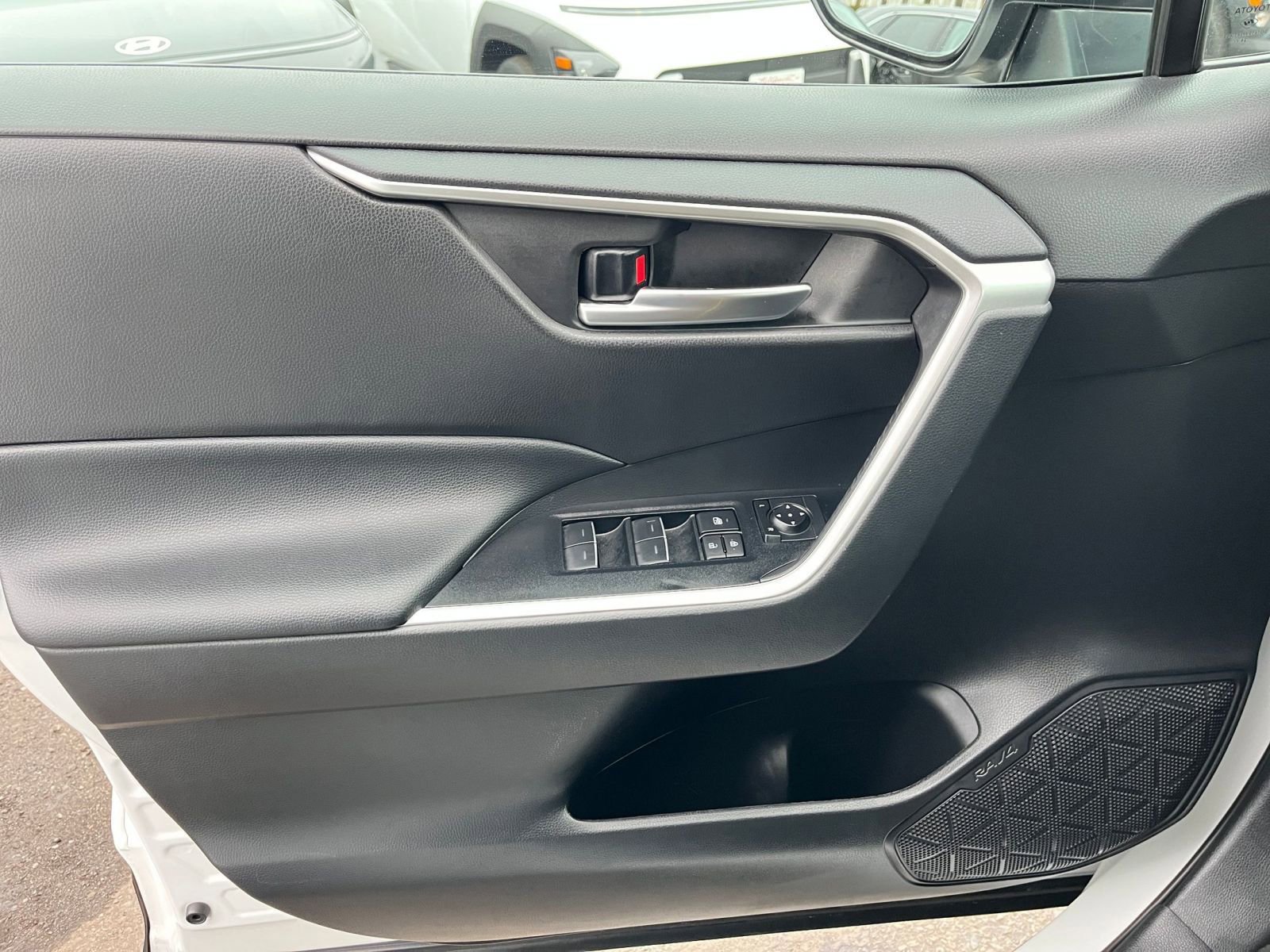 Thumbnail: 2025 Toyota RAV4 - 20