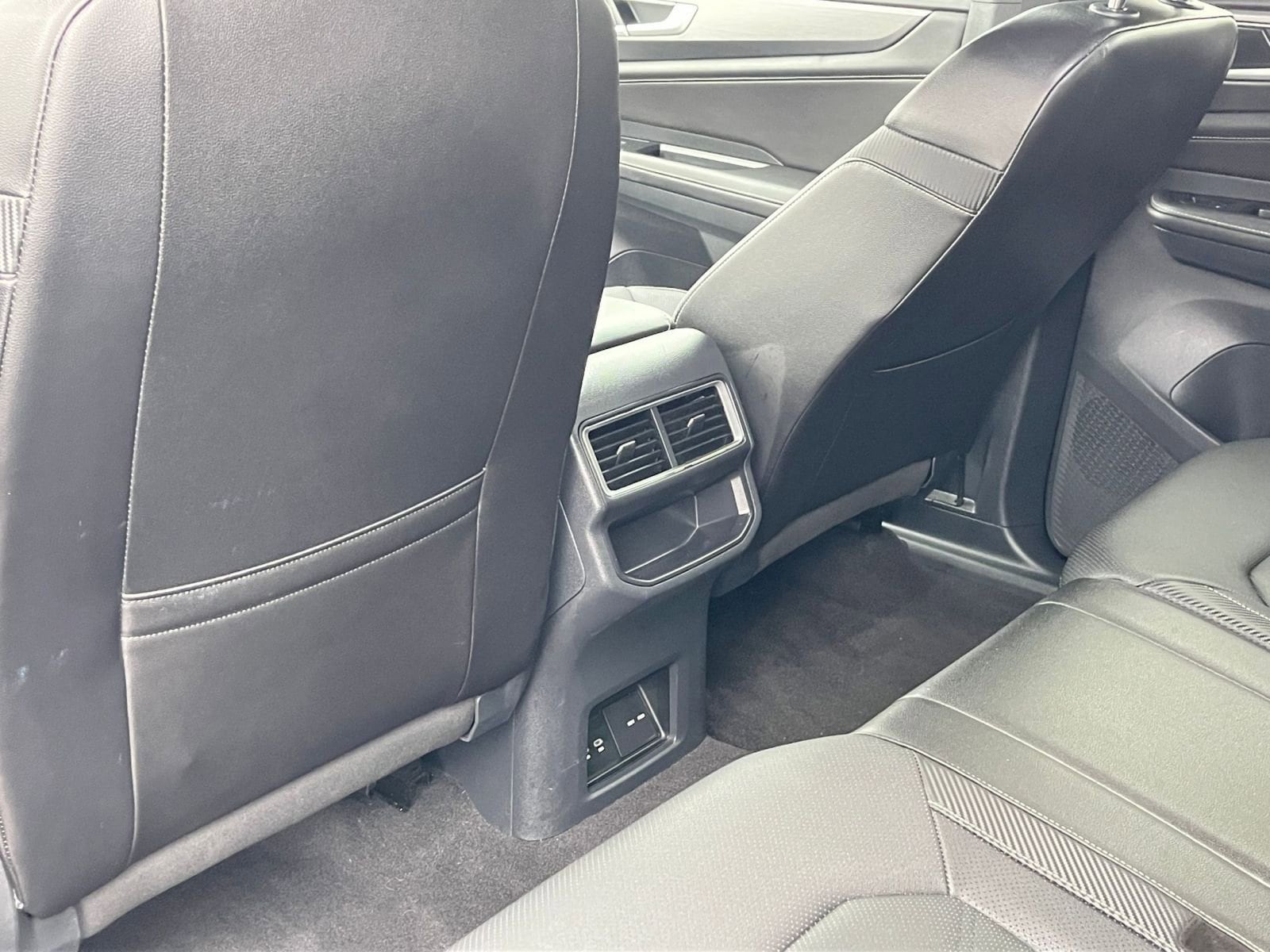 Thumbnail: 2025 Volkswagen Atlas - 25