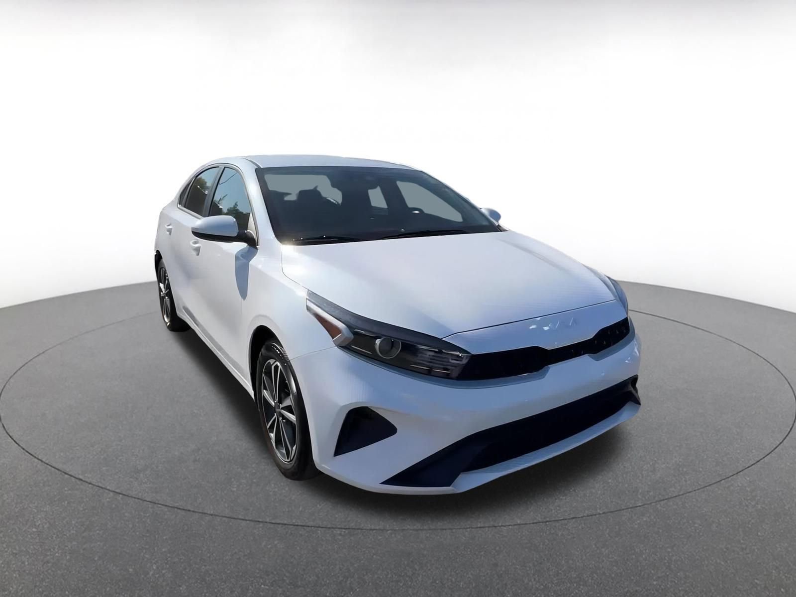 Thumbnail: 2024 Kia Forte - 3