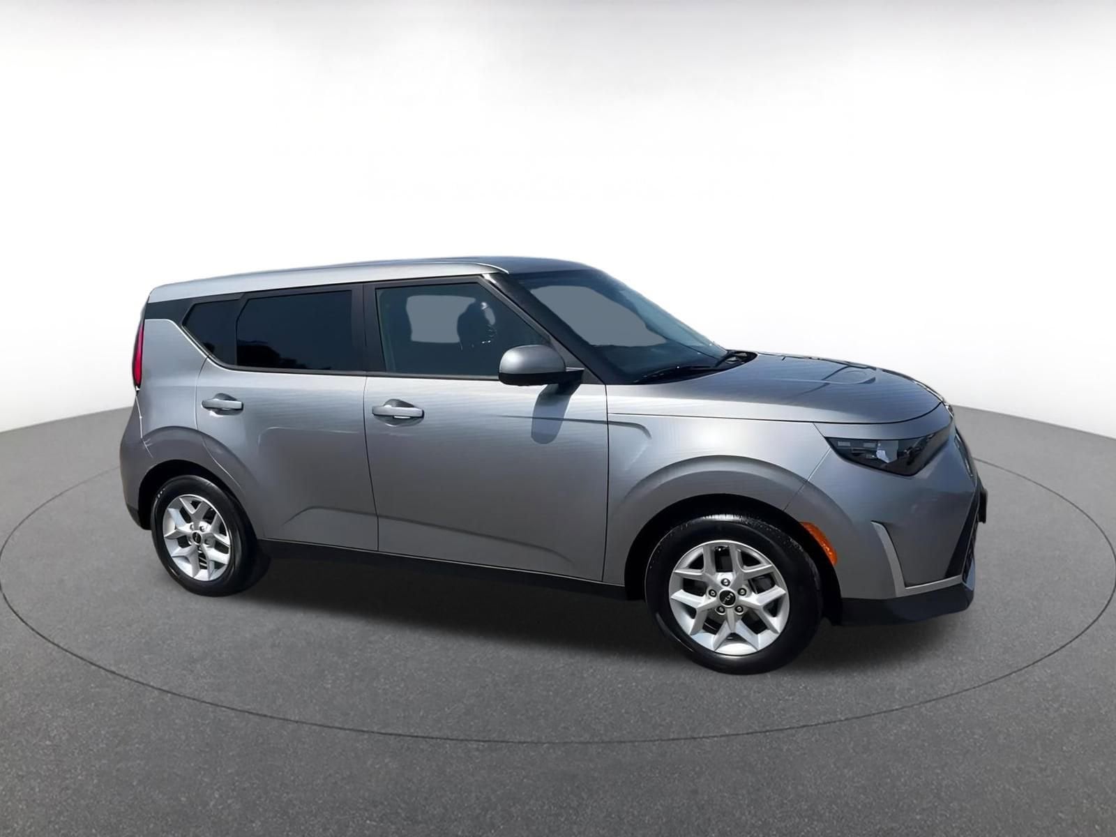 2023 Kia Soul LX 2