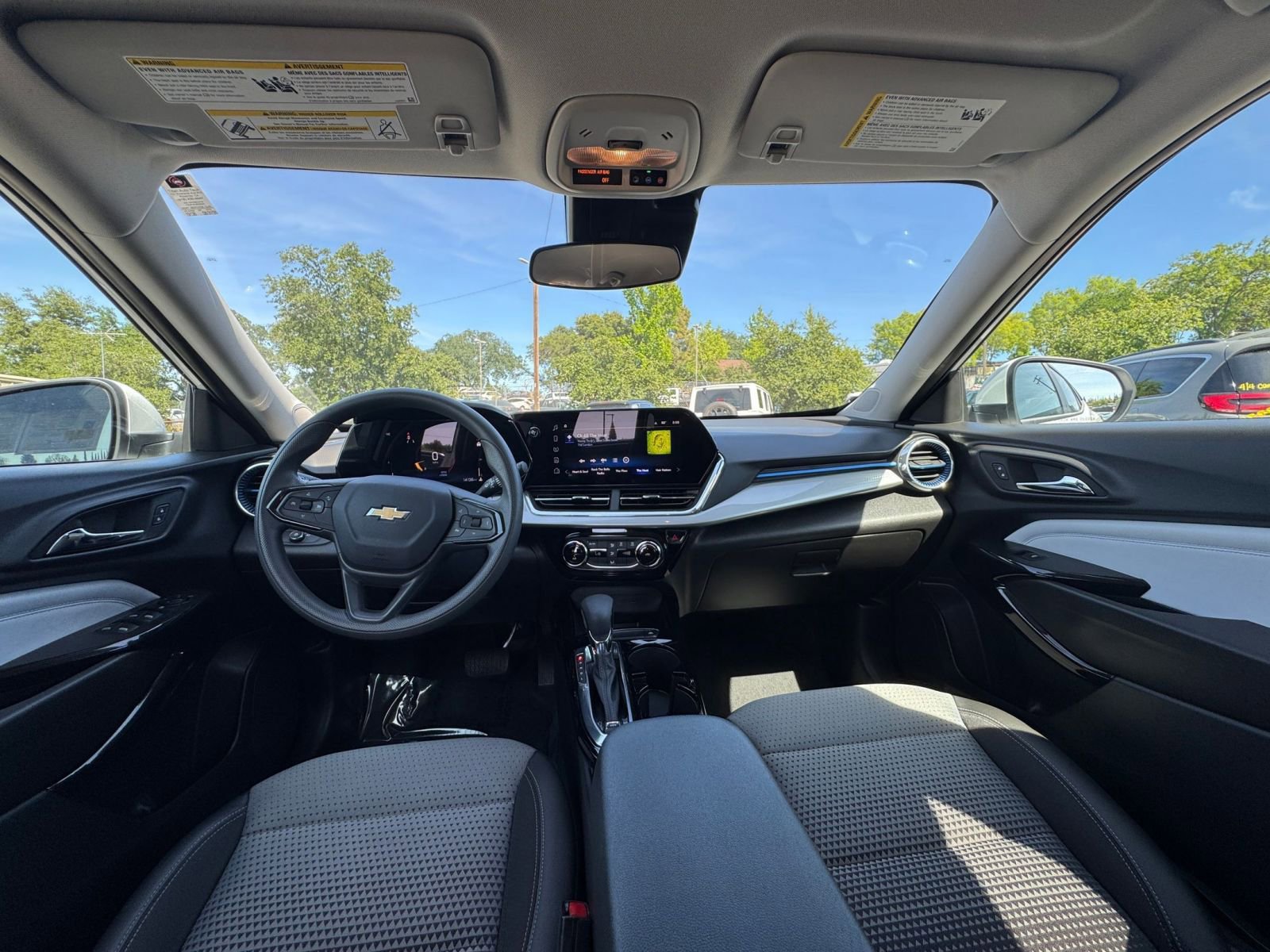 Thumbnail: 2025 Chevrolet Trax - 32