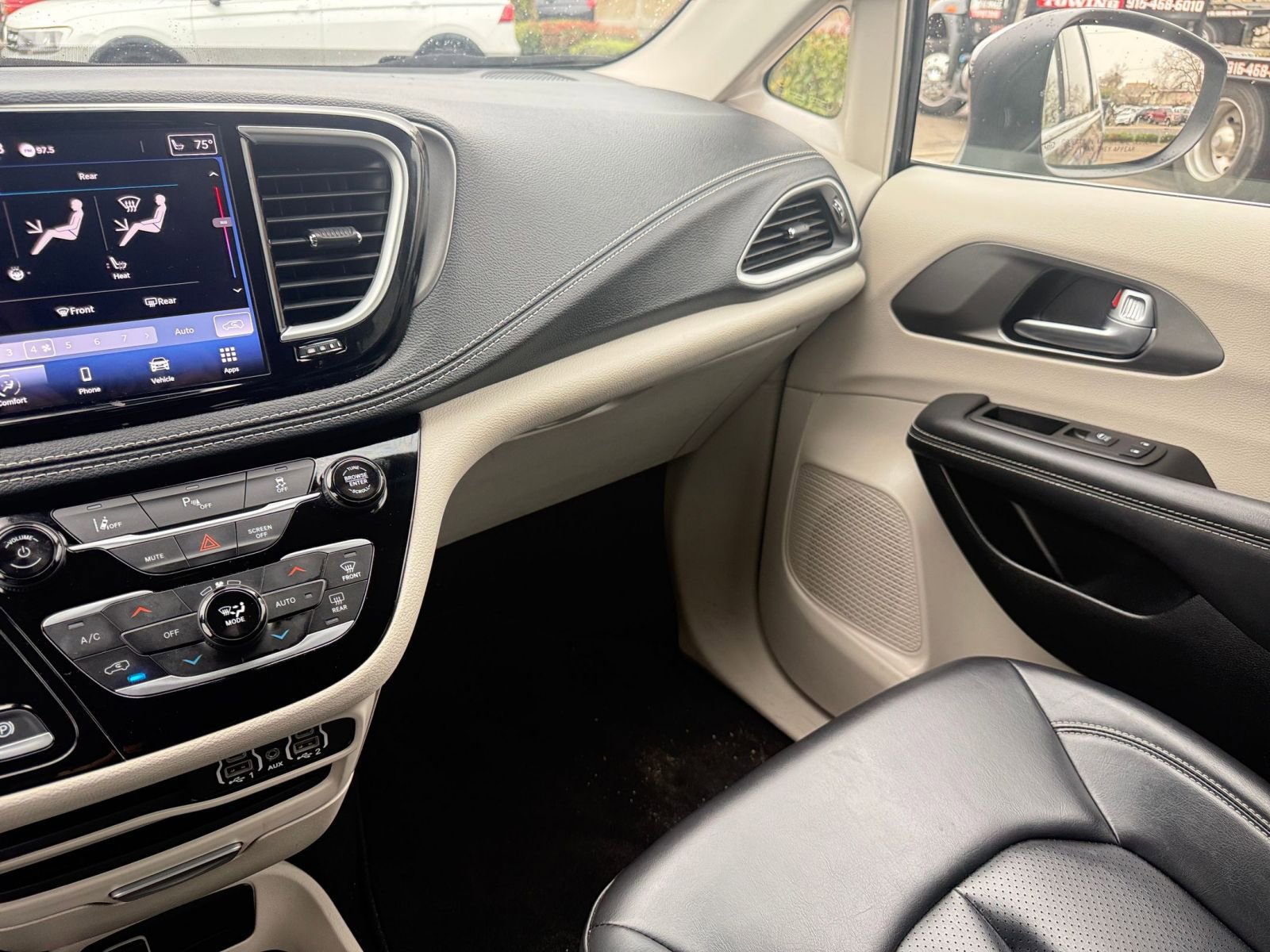 Thumbnail: 2023 Chrysler Pacifica - 35