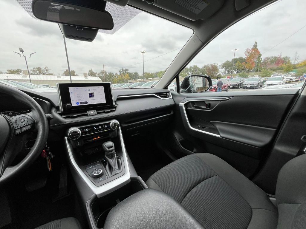 Thumbnail: 2025 Toyota RAV4 - 35