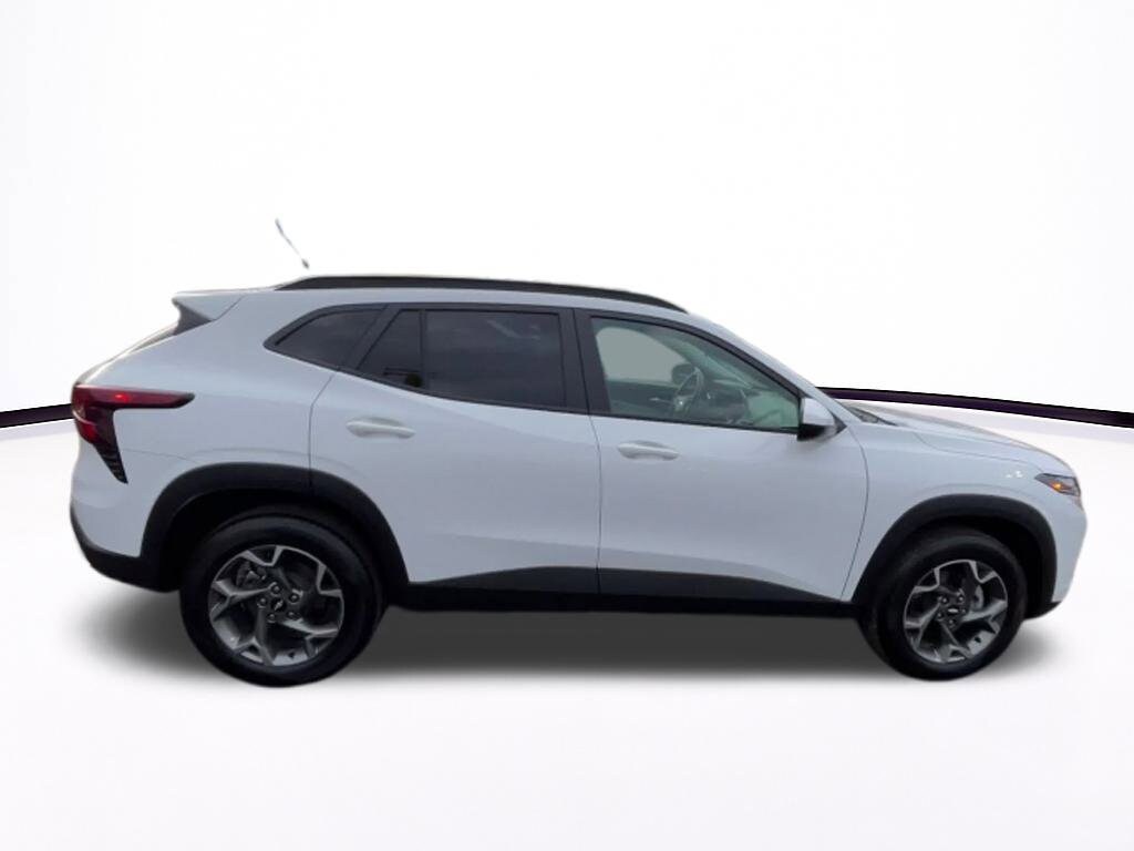 Thumbnail: 2025 Chevrolet Trax - 16