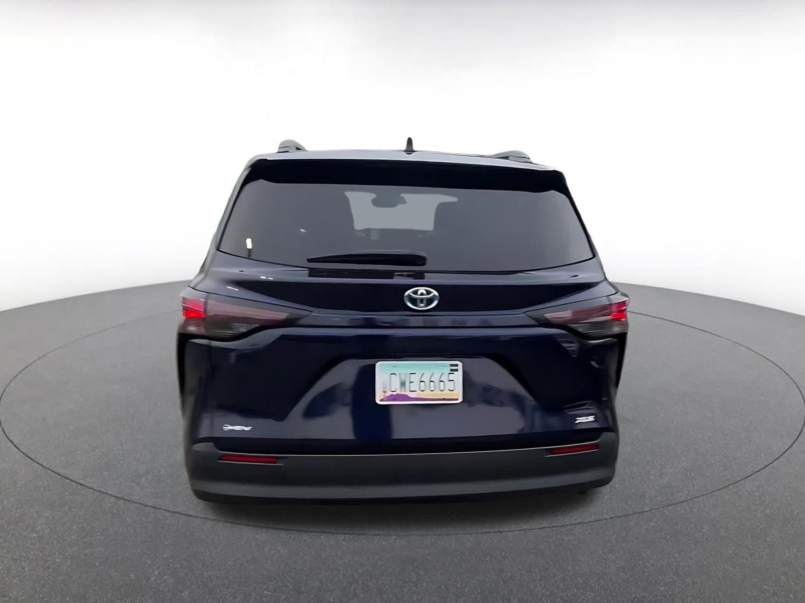 Thumbnail: 2025 Toyota Sienna - 12