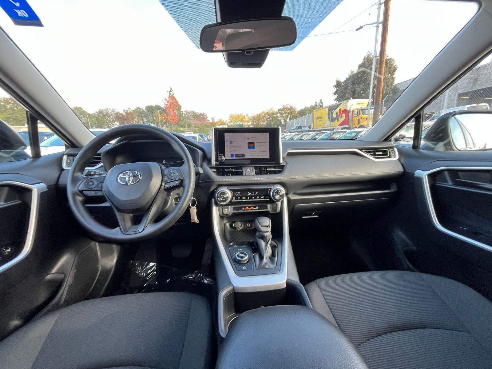 Thumbnail: 2025 Toyota RAV4 - 32