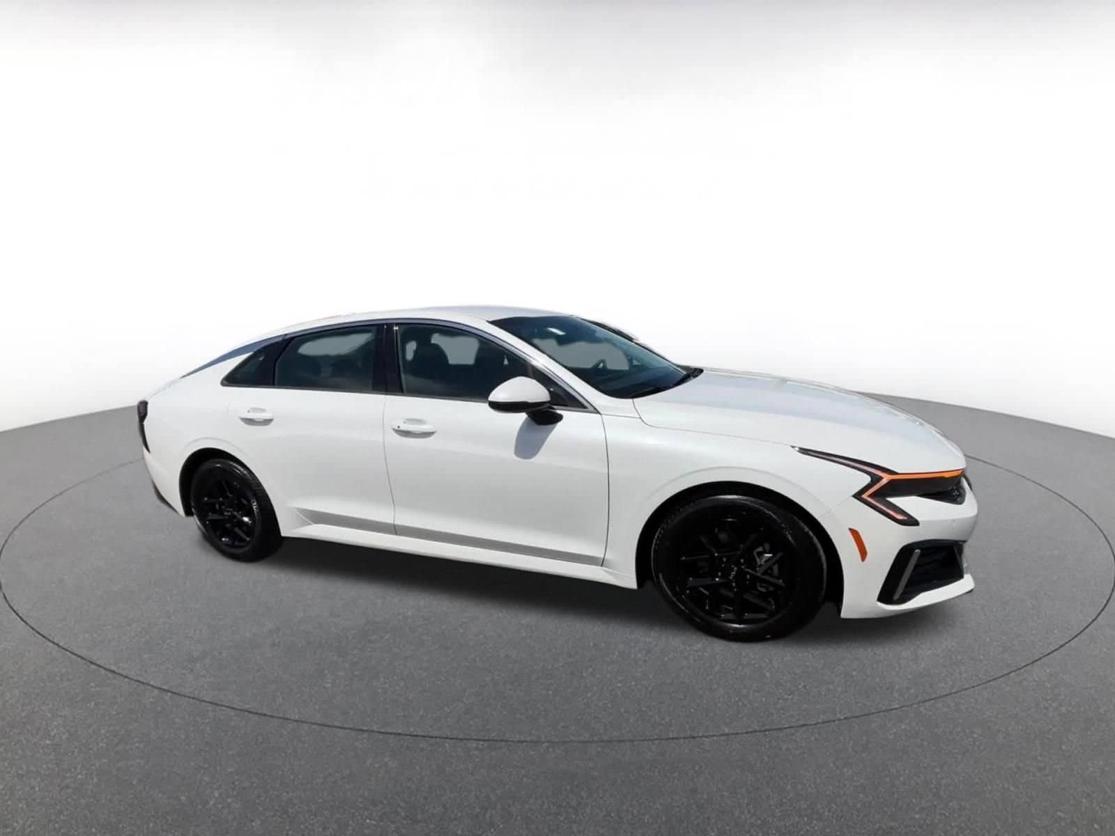 Thumbnail: 2025 Kia K5 - 2