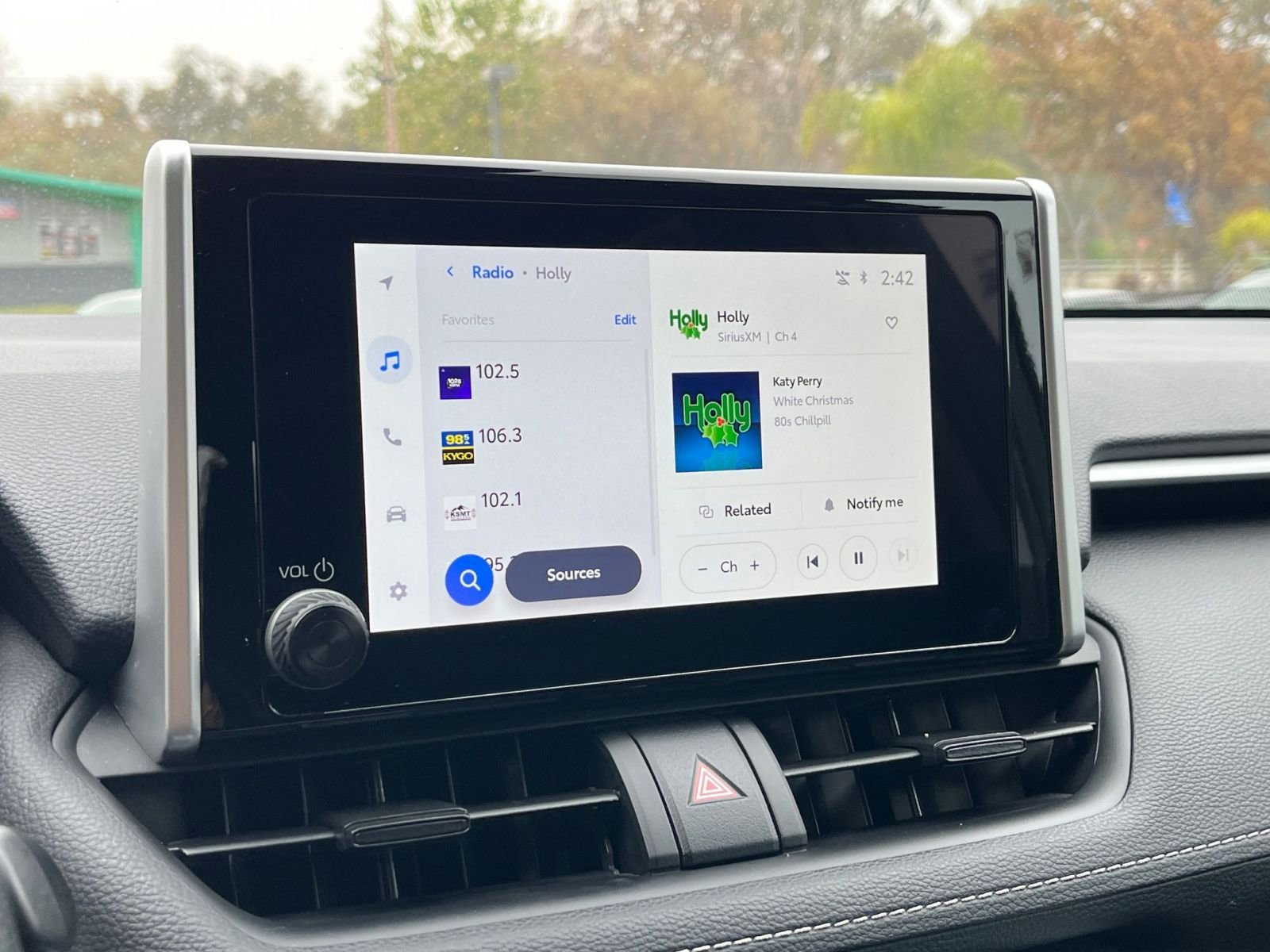 Thumbnail: 2025 Toyota RAV4 - 21