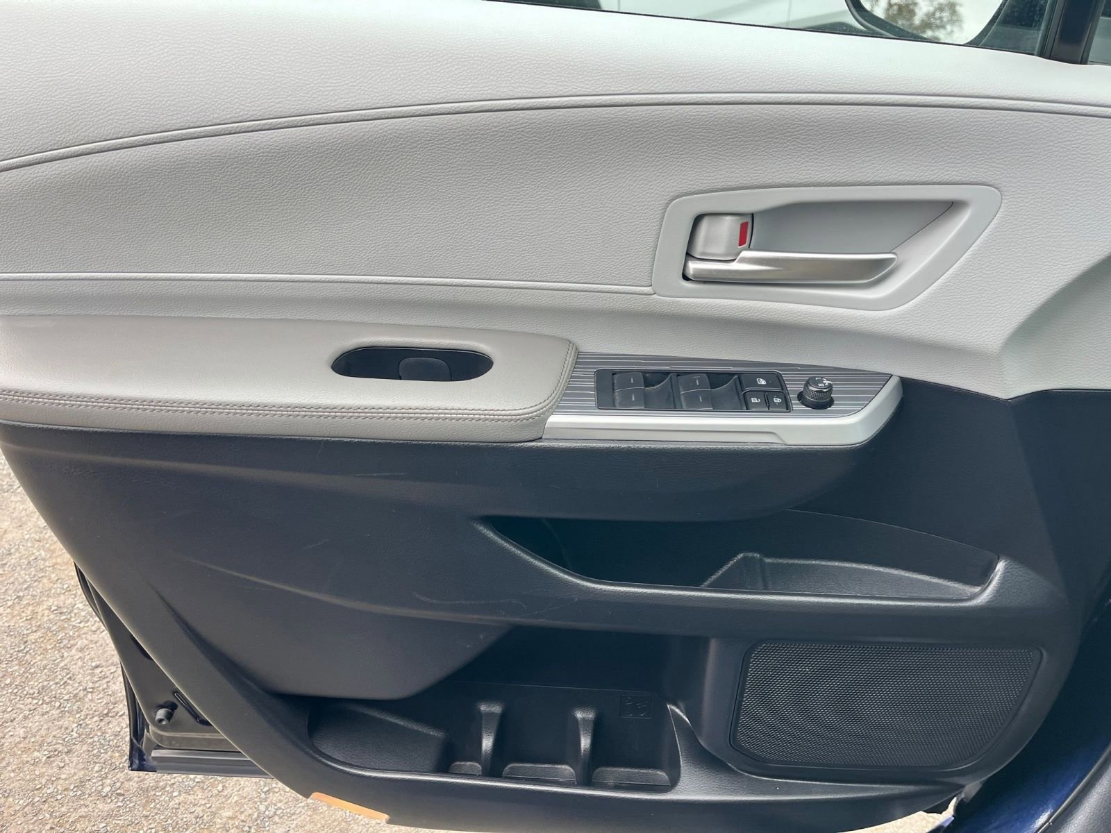 Thumbnail: 2025 Toyota Sienna - 20