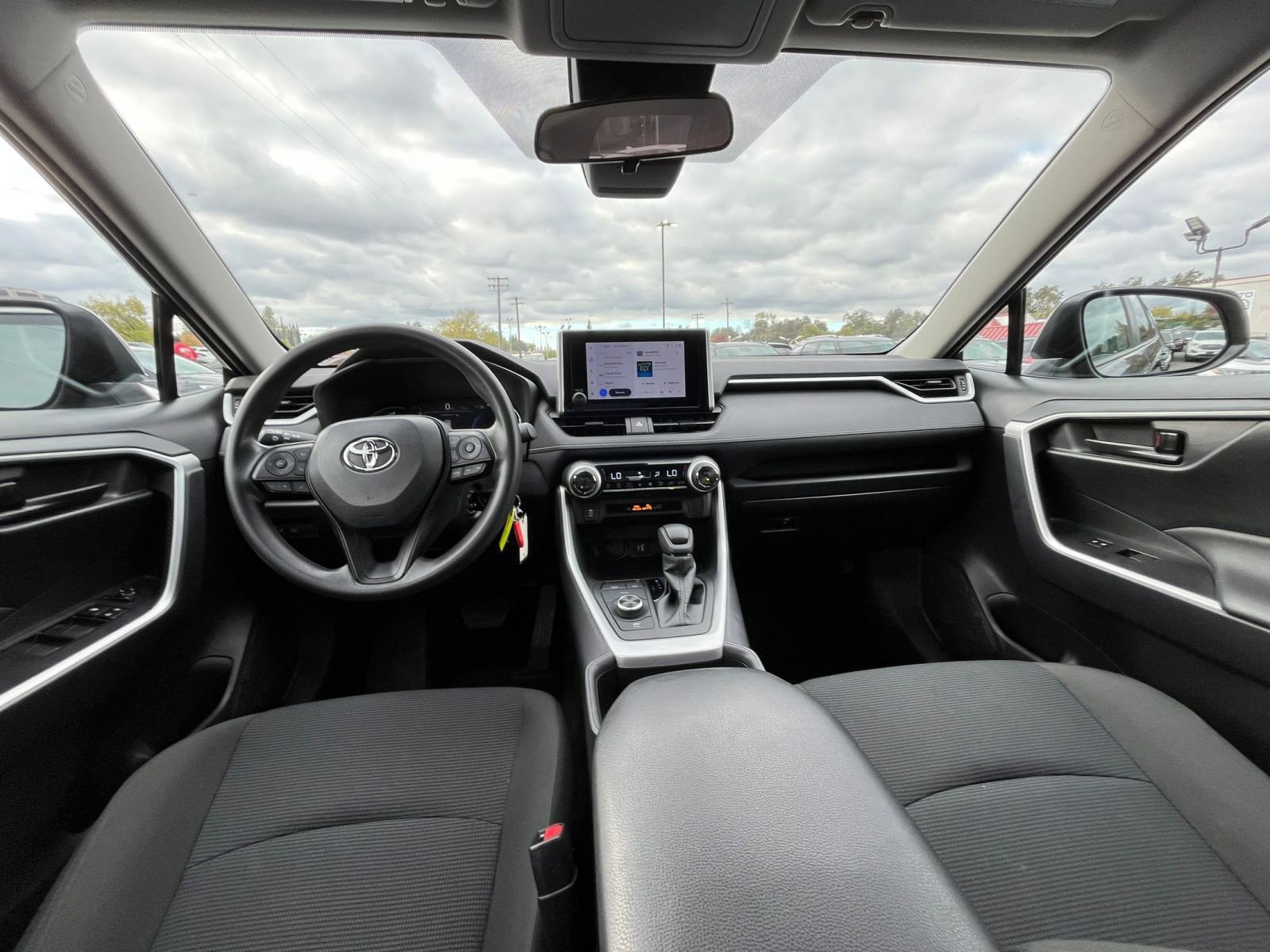 Thumbnail: 2025 Toyota RAV4 - 32