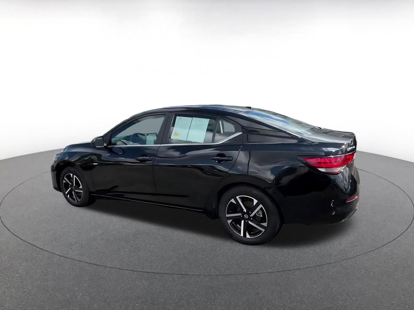 Thumbnail: 2025 Nissan Sentra - 10