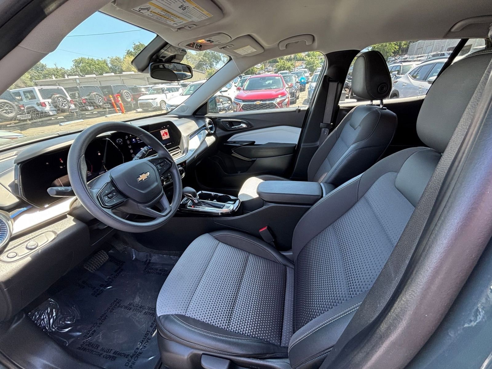 Thumbnail: 2025 Chevrolet Trax - 25