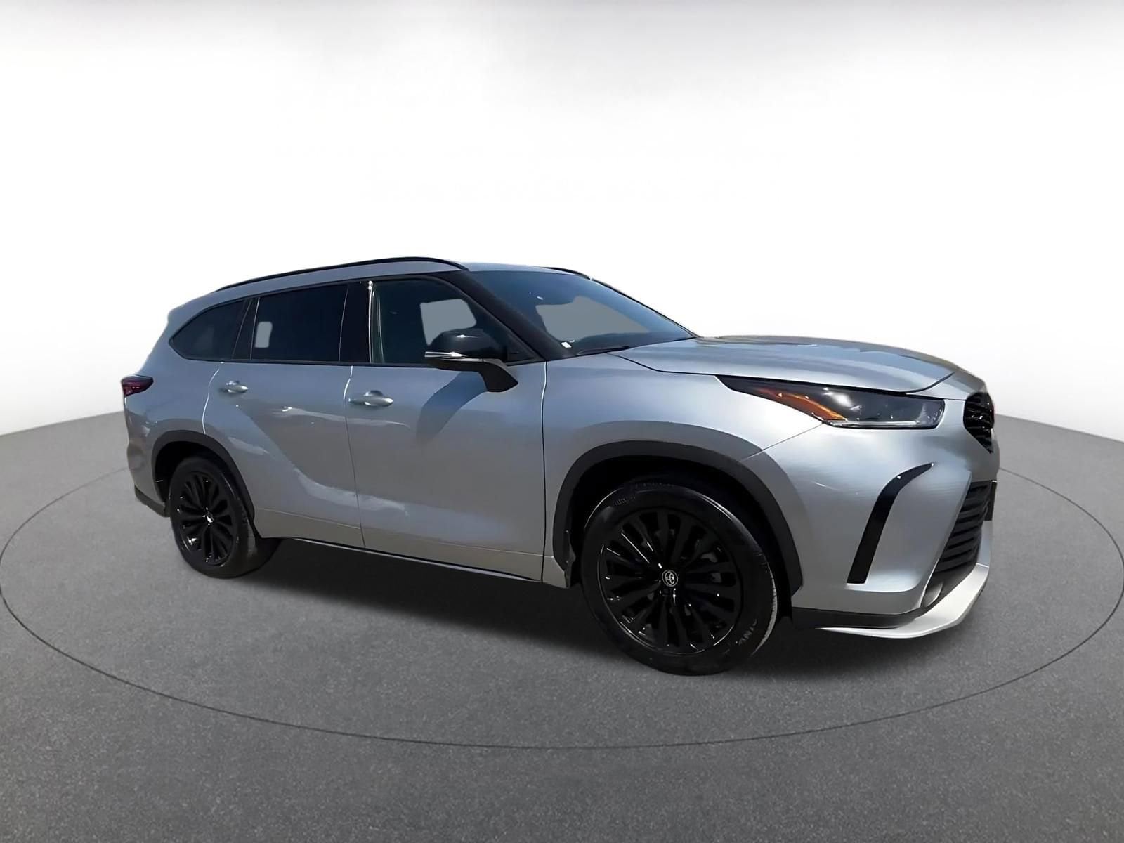 Thumbnail: 2025 Toyota Highlander - 2