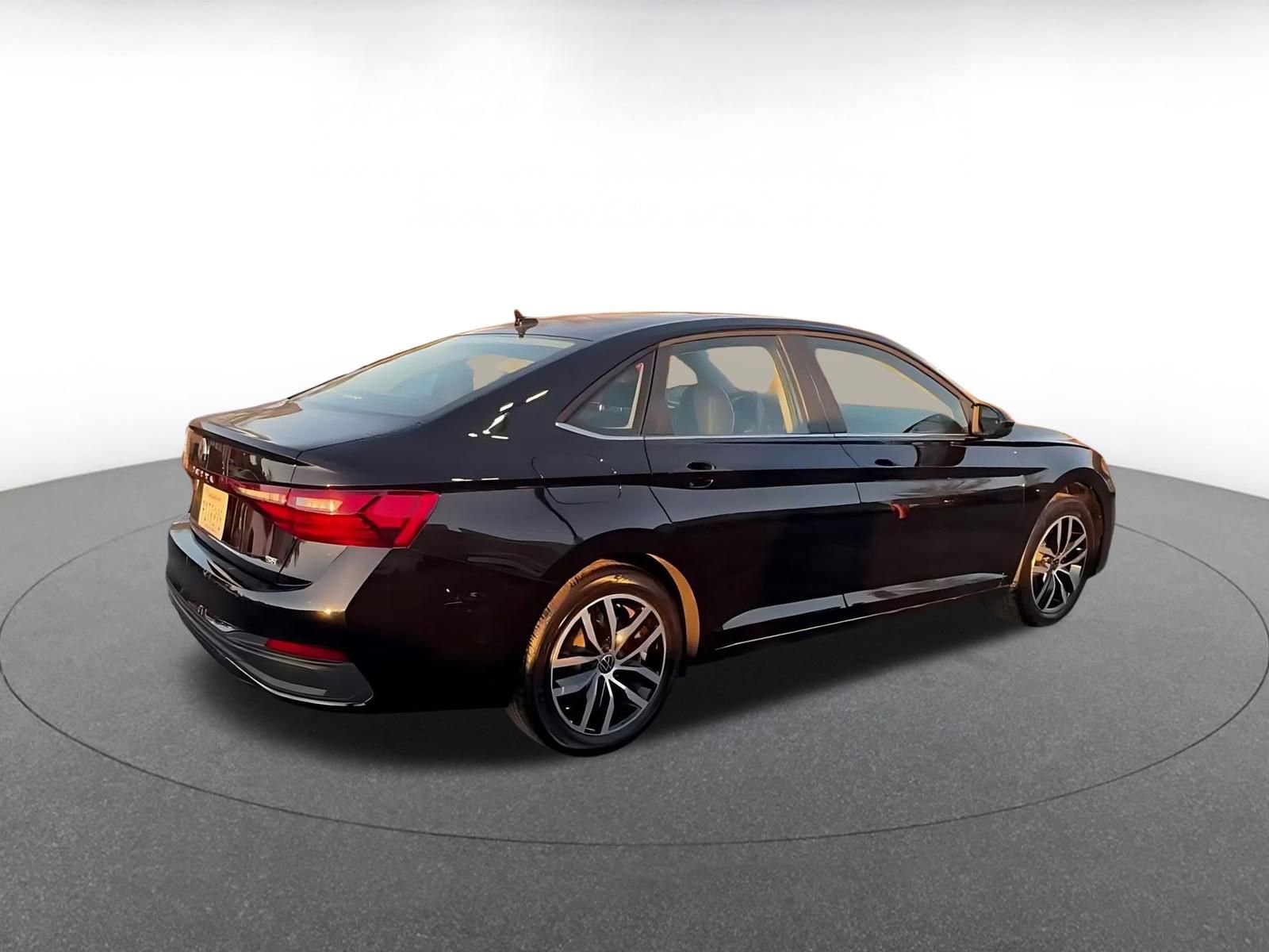 Thumbnail: 2025 Volkswagen Jetta - 14