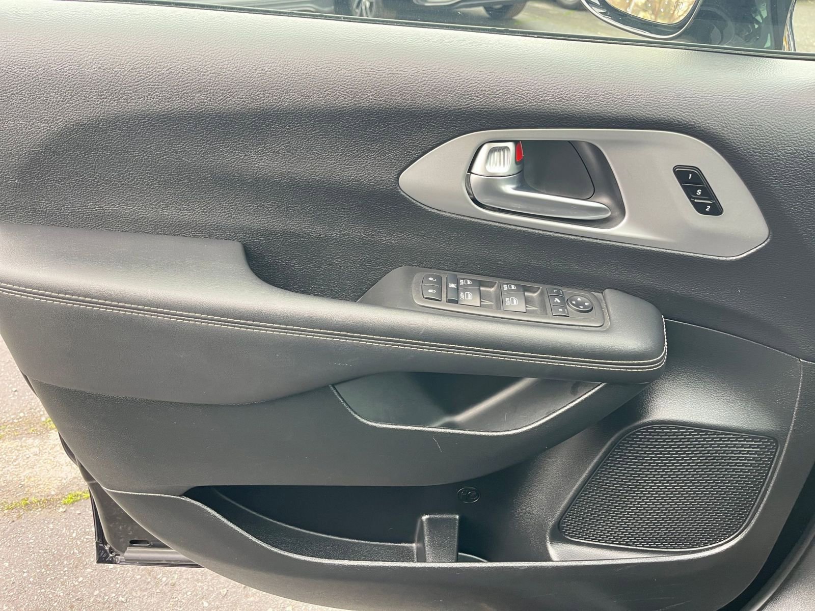 Thumbnail: 2025 Chrysler Pacifica - 20