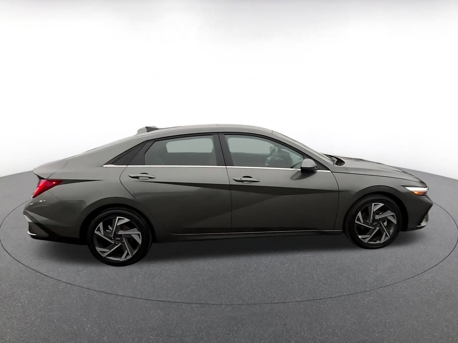 Thumbnail: 2025 Hyundai Elantra - 16