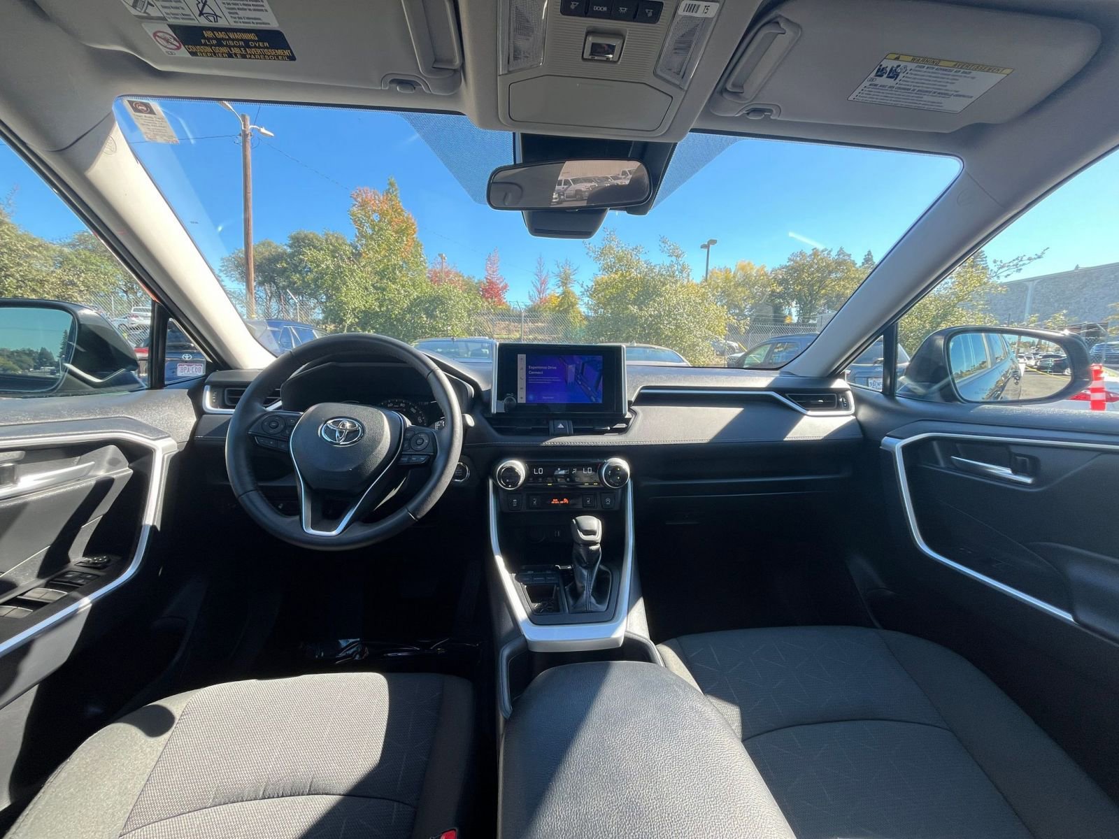 Thumbnail: 2025 Toyota RAV4 - 33