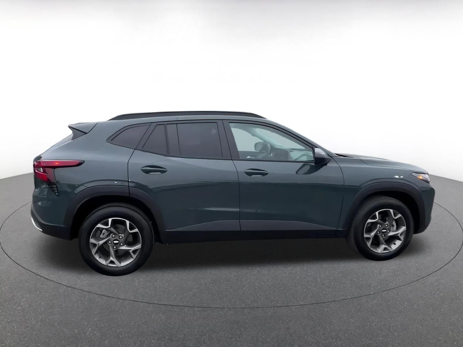 Thumbnail: 2025 Chevrolet Trax - 16