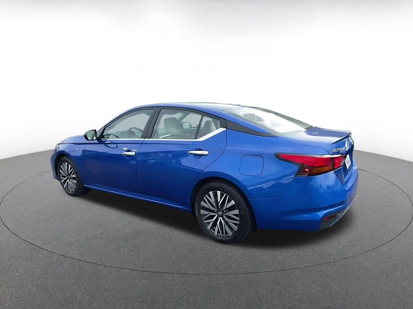 Thumbnail: 2025 Nissan Altima - 10