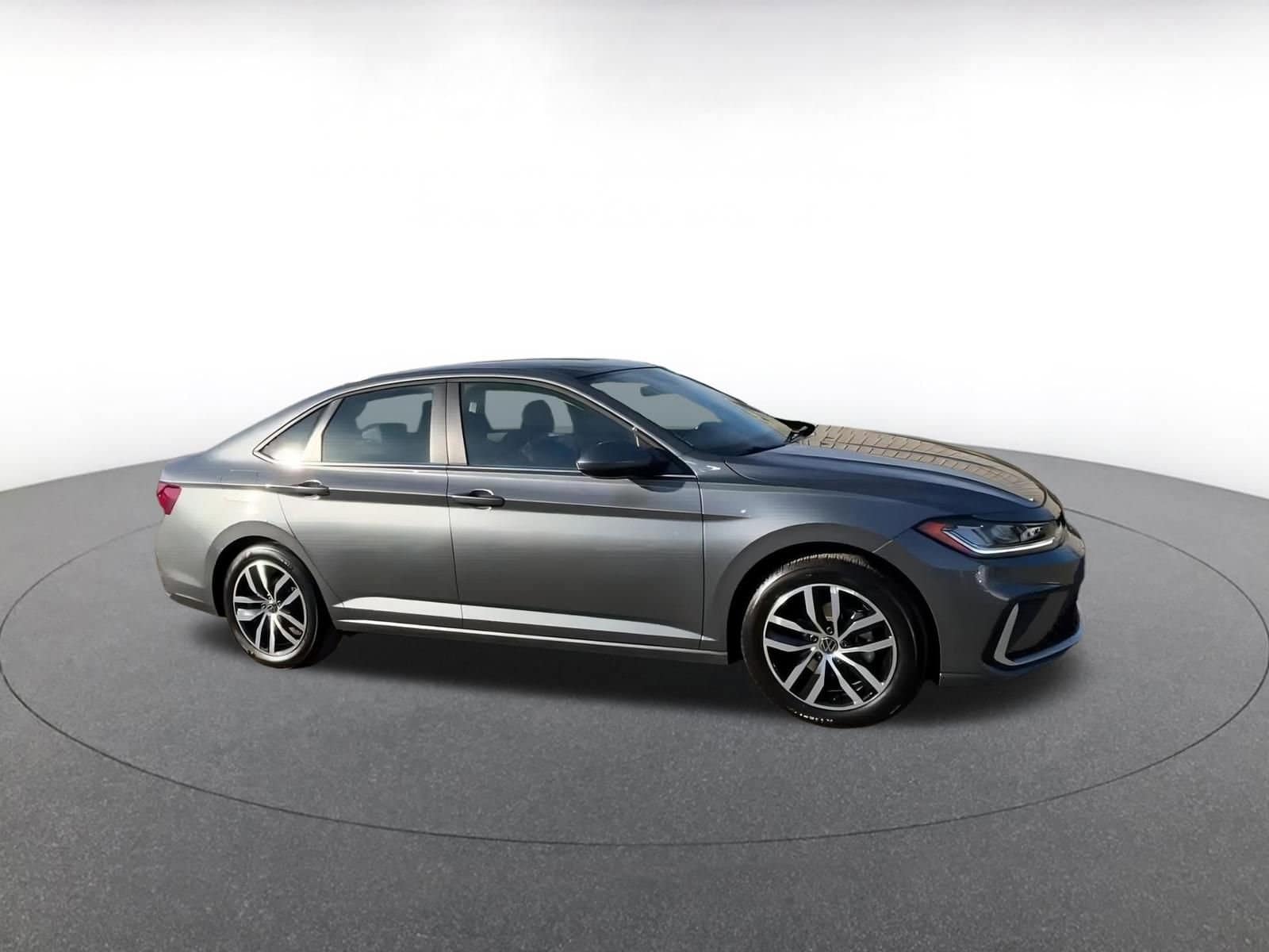 Thumbnail: 2025 Volkswagen Jetta - 2