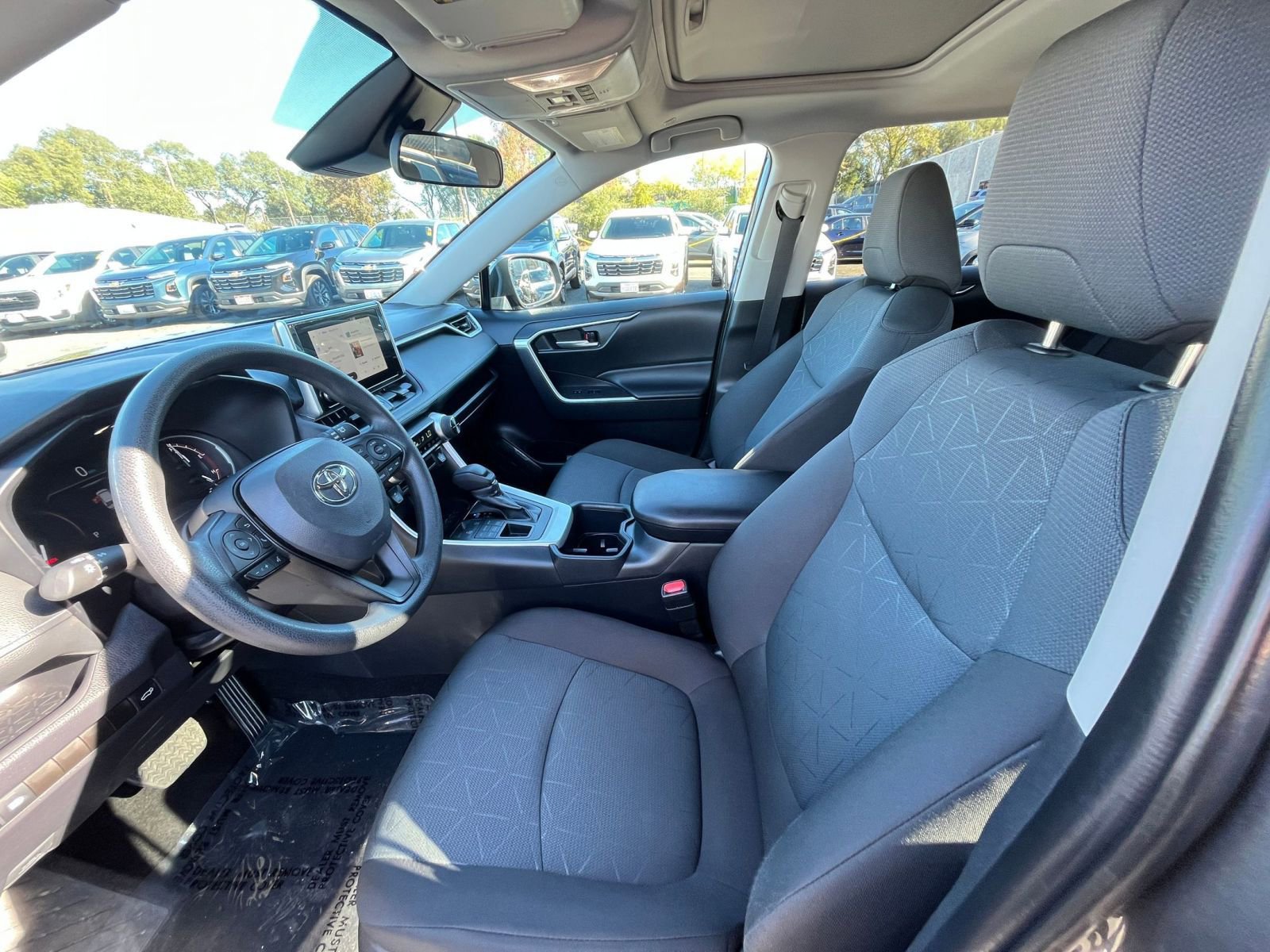 Thumbnail: 2025 Toyota RAV4 - 28