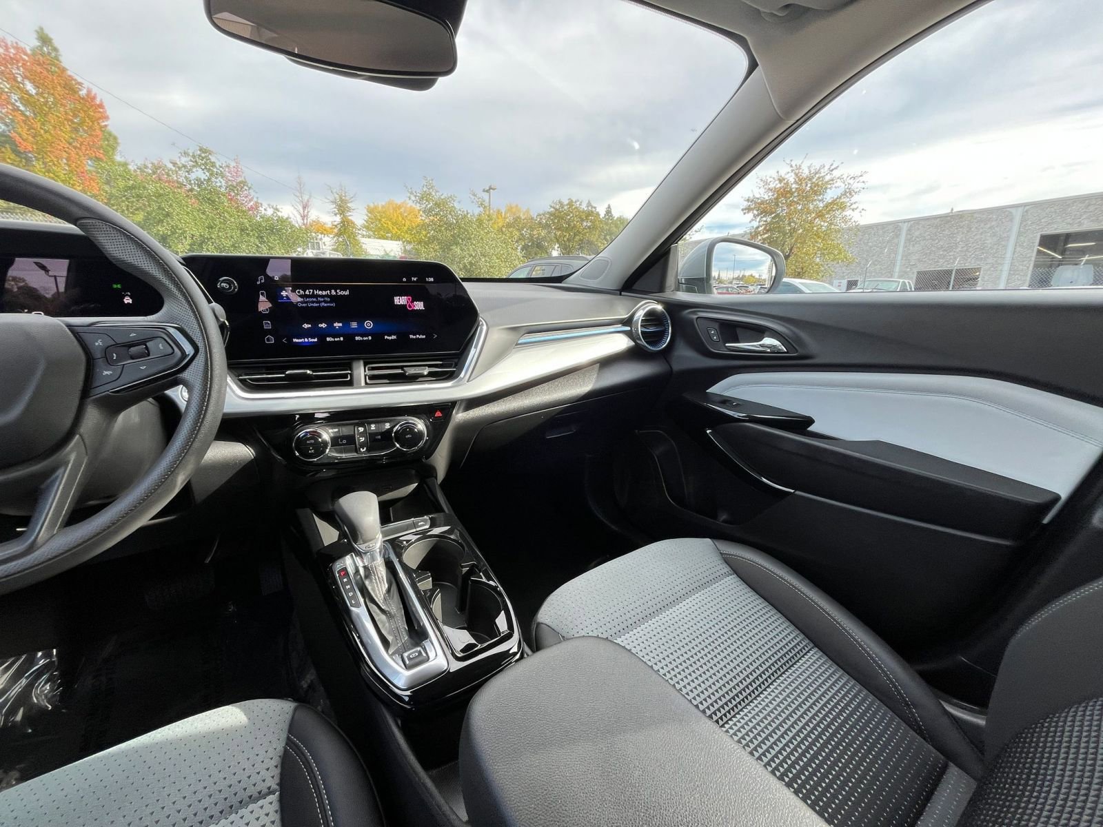 Thumbnail: 2025 Chevrolet Trax - 33