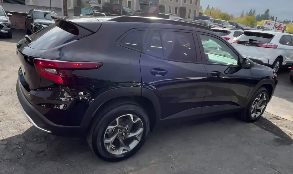 Thumbnail: 2025 Chevrolet Trax - 14