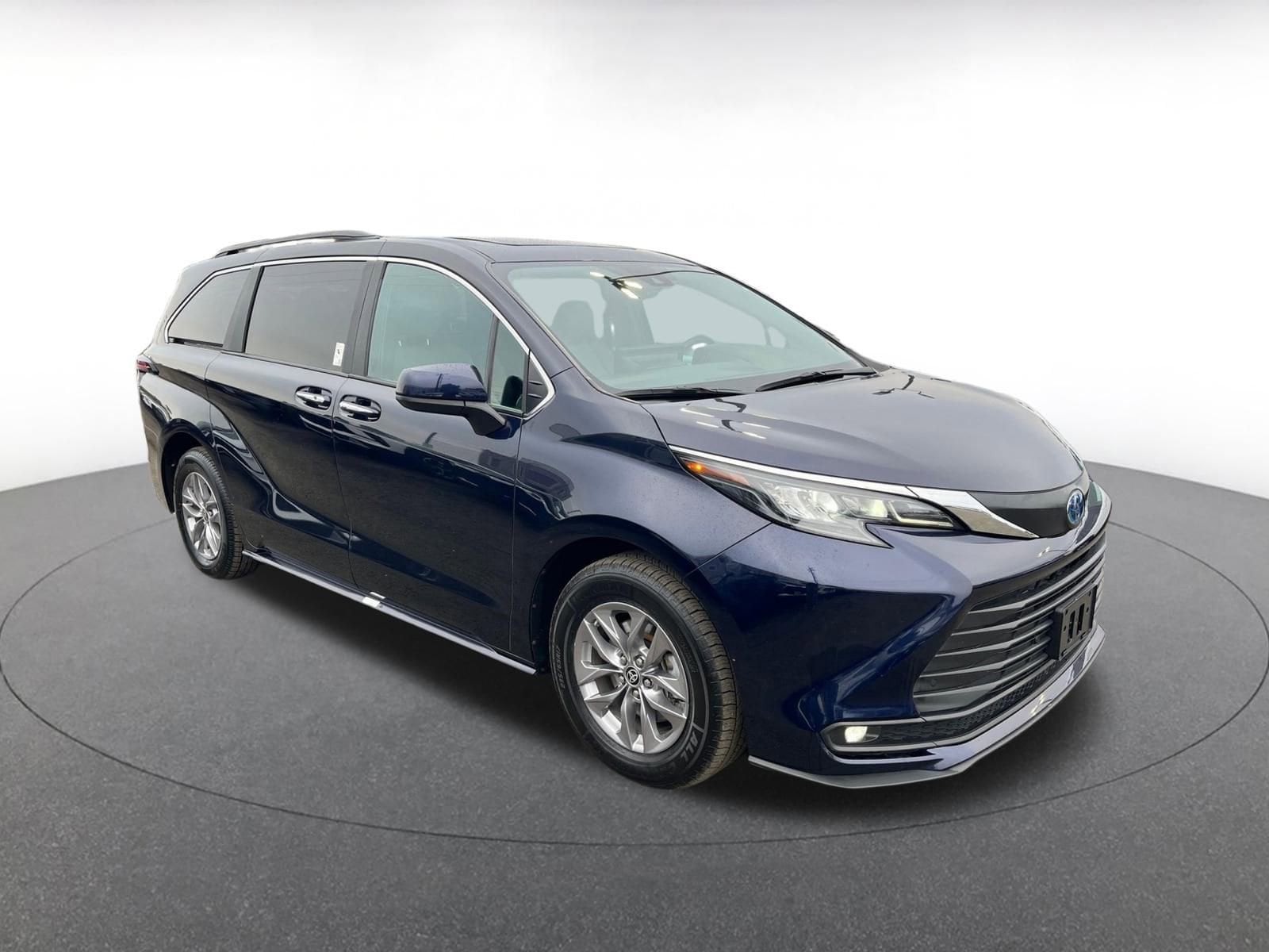 Thumbnail: 2025 Toyota Sienna - 1